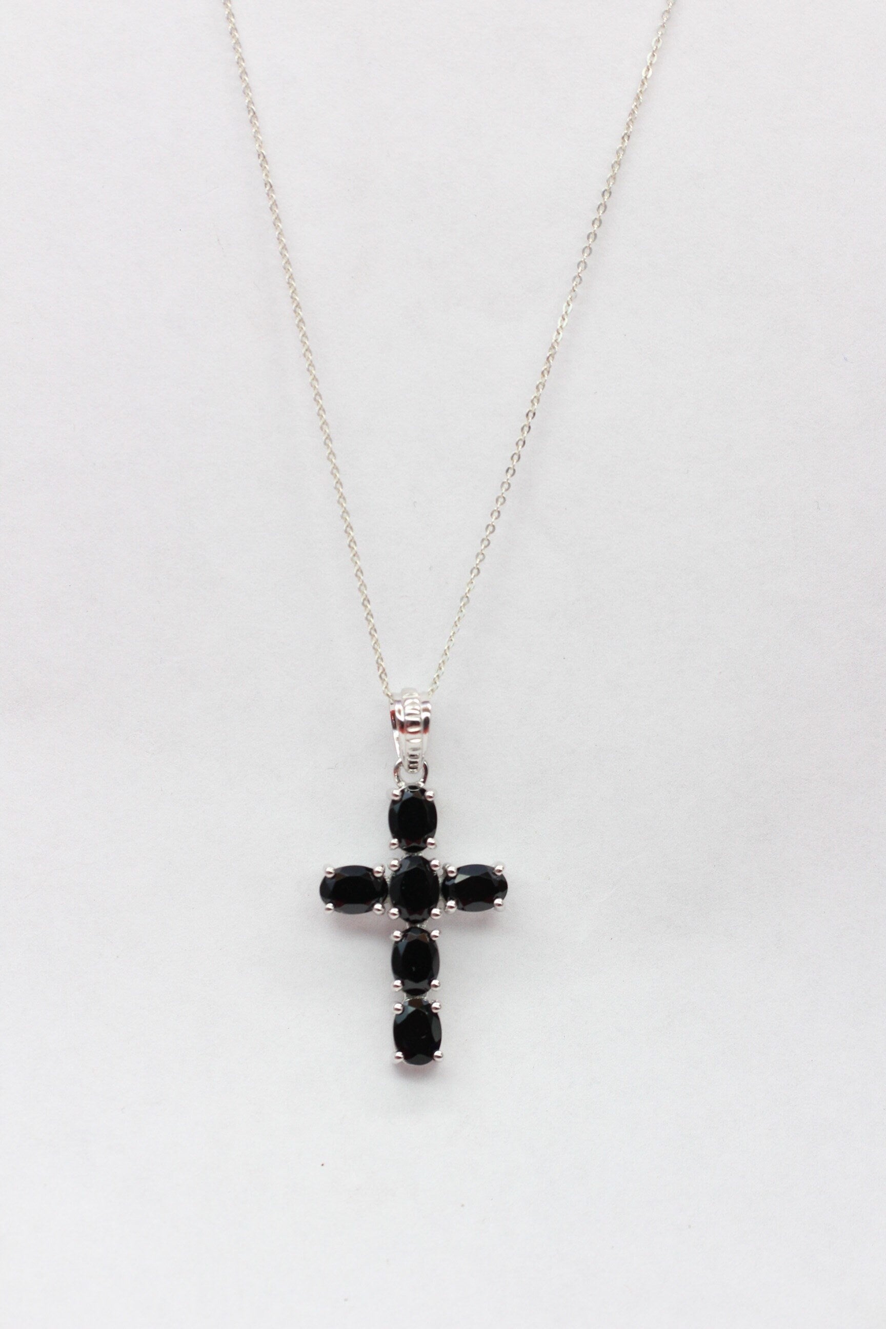 Edler 4,93 Cara schwarzer Spinell Kreuzanhanger 925 Silber Kreuz Collier Kette Edelstein