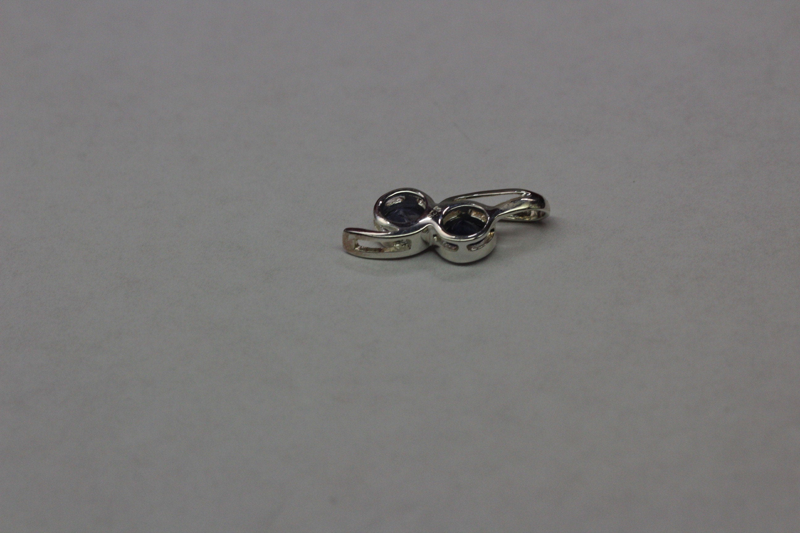 Edler 1,4 Carat Iolith Anhänger Collier Kette 925 Silber Wassersaphir Luchssaphir