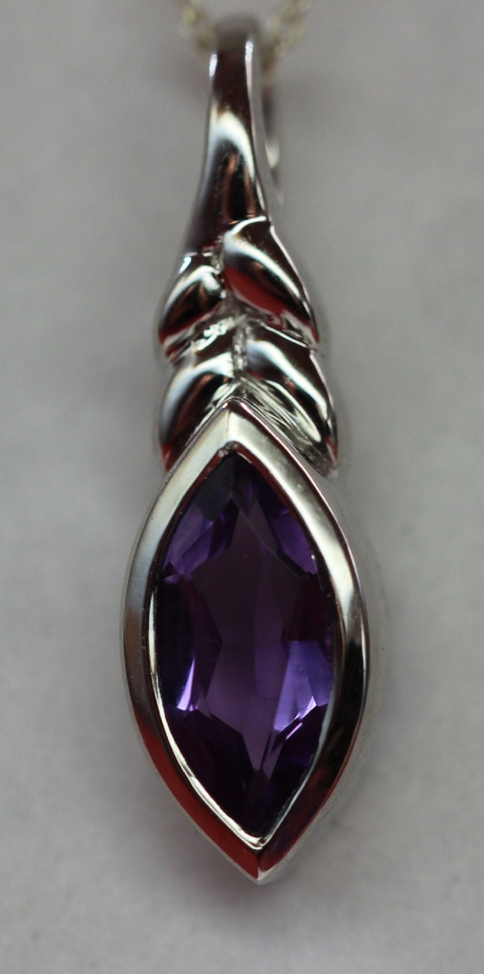 Edler 0,94 Carat Amethyst Anhanger 925 Silber Collier Kette violetter Edelstein