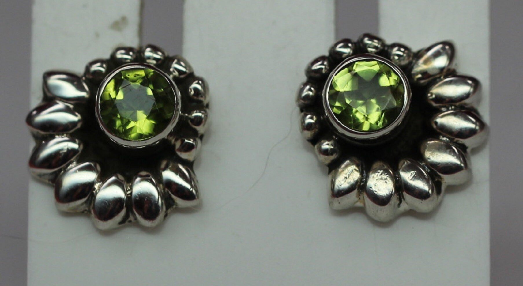 Edler 0,5 Carat Peridot Ohrstecker Olivin 925 Silber Ohrschmuck Ohrring Top Edel