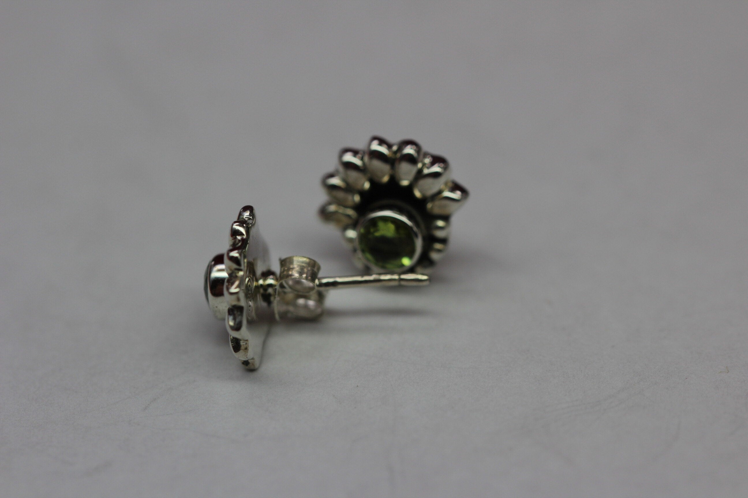 Edler 0,5 Carat Peridot Ohrstecker Olivin 925 Silber Ohrschmuck Ohrring Top Edel