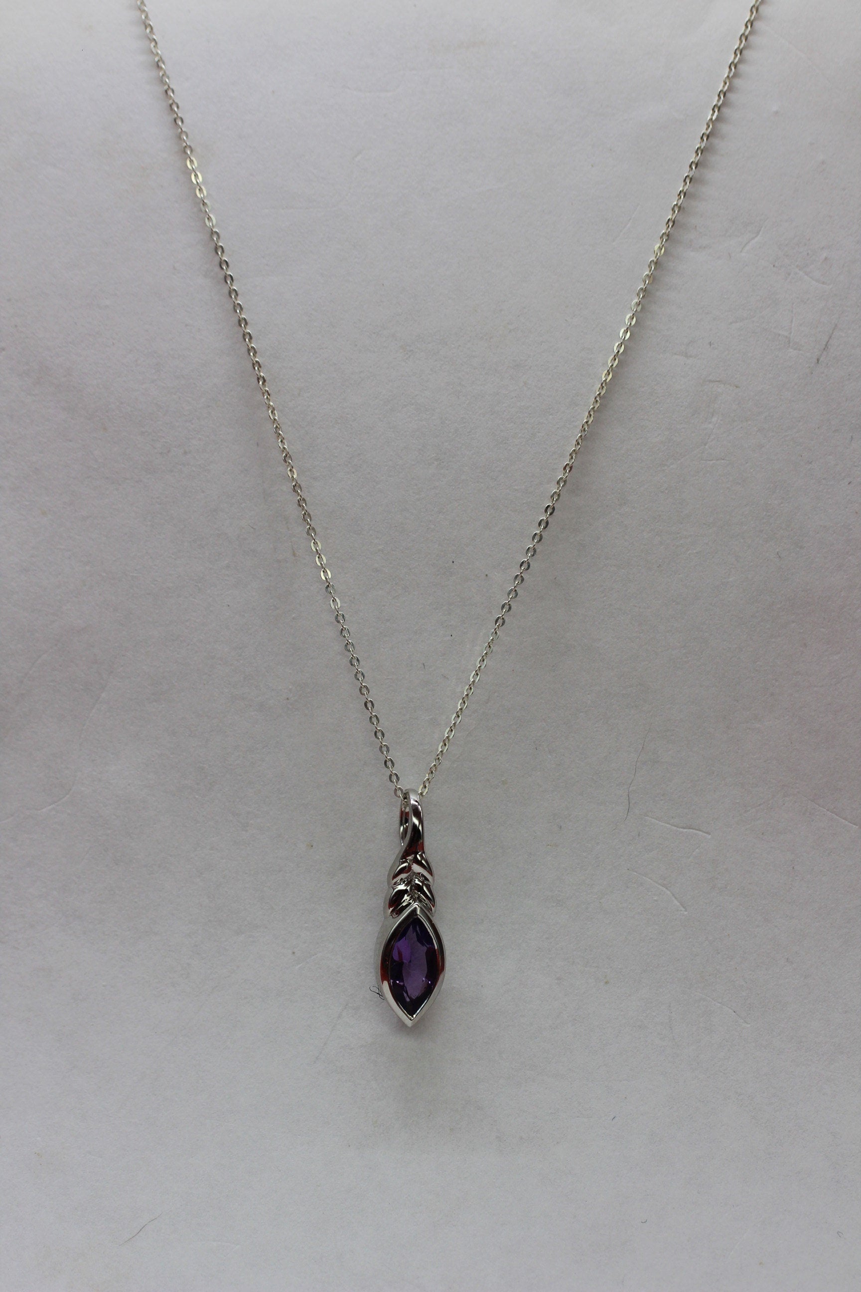 Edler 0,94 Carat Amethyst Anhanger 925 Silber Collier Kette violetter Edelstein