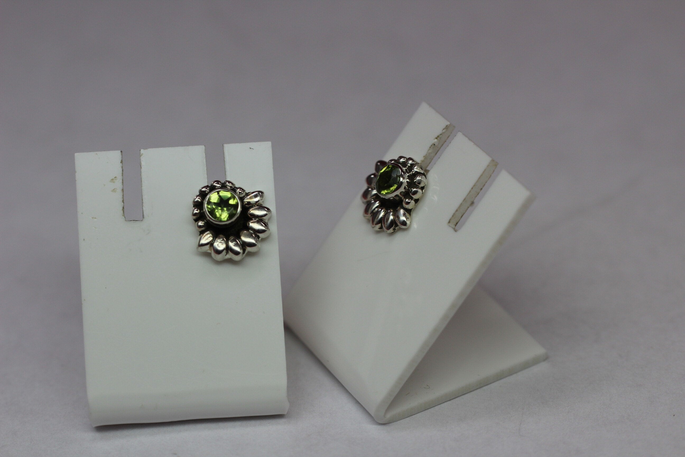 Edler 0,5 Carat Peridot Ohrstecker Olivin 925 Silber Ohrschmuck Ohrring Top Edel