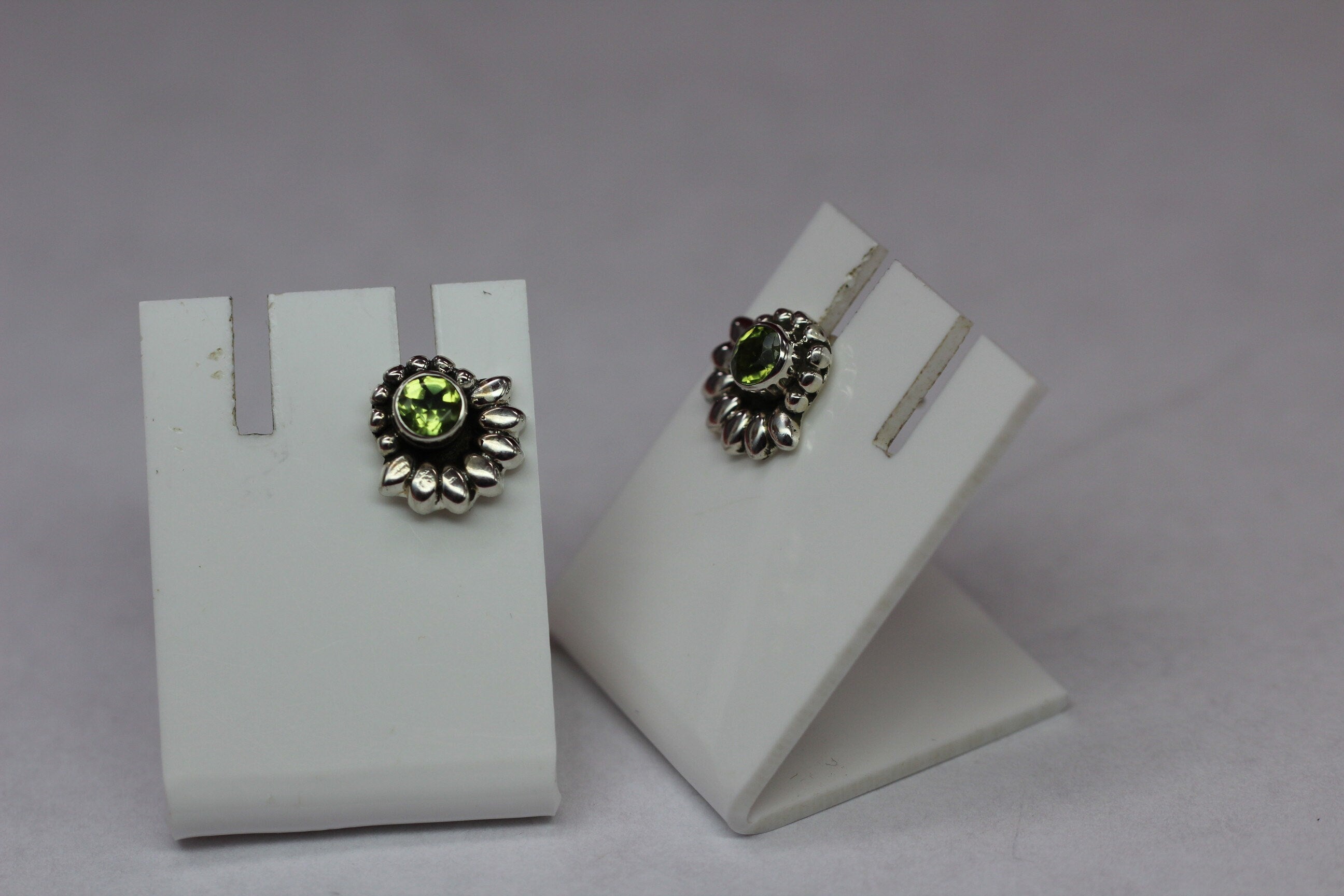 Edler 0,5 Carat Peridot Ohrstecker Olivin 925 Silber Ohrschmuck Ohrring Top Edel