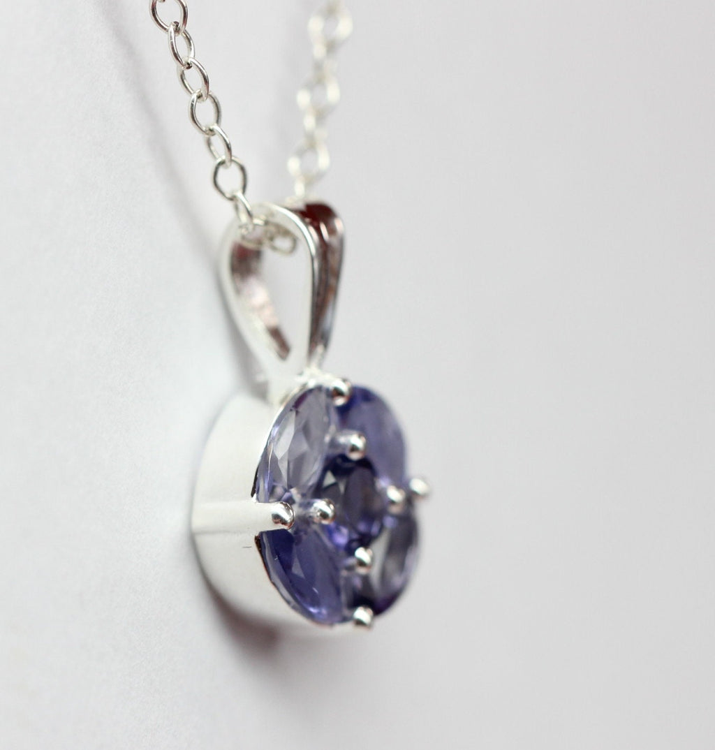 Edler 0,85 Carat Iolith Anhanger 925 Silber Collier Kette Wassersaphir Luchssaphir