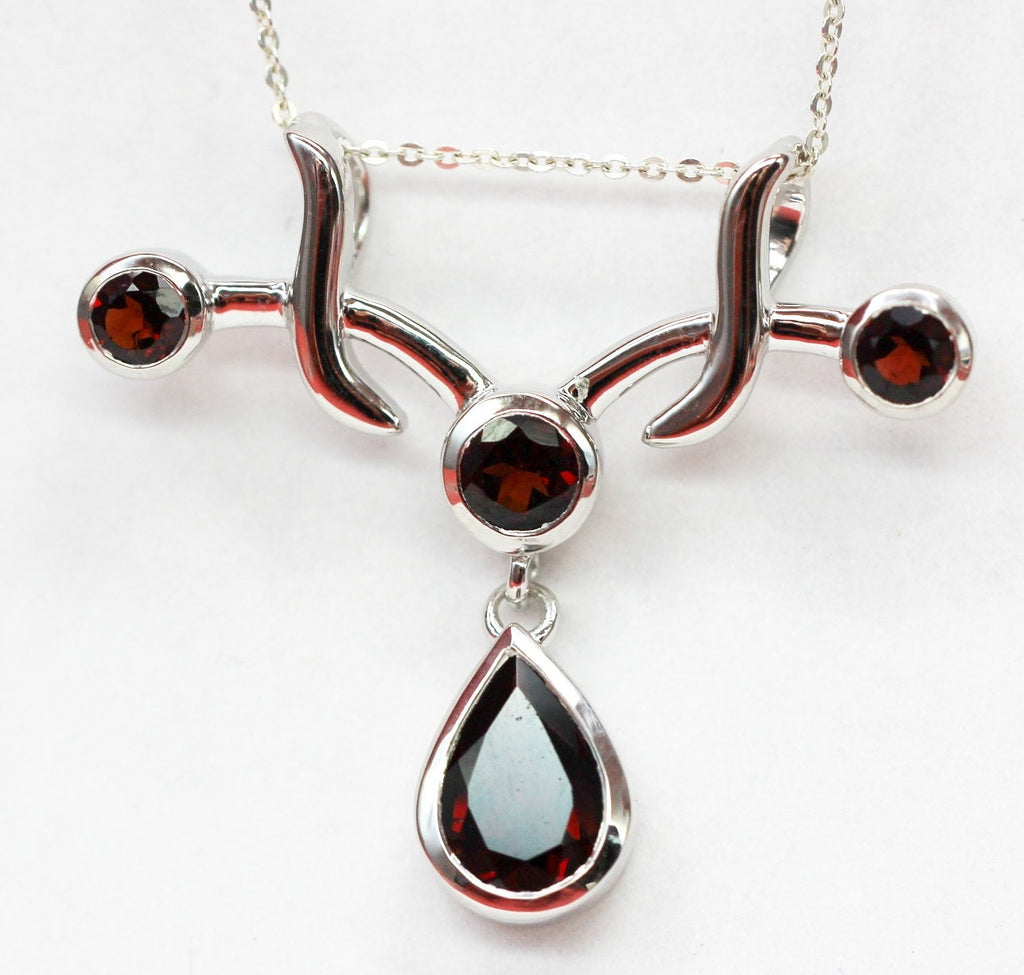 Edler 2,8 Carat blutroter Granatanhanger 925 Silber Collier Kette Silbercollier