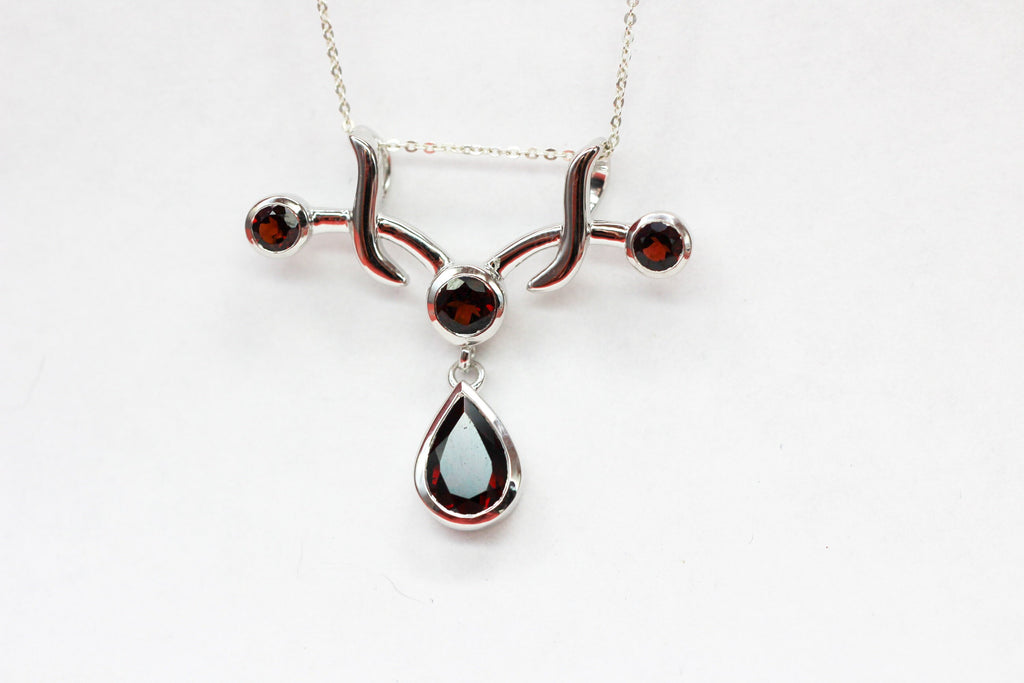 Edler 2,8 Carat blutroter Granatanhanger 925 Silber Collier Kette Silbercollier