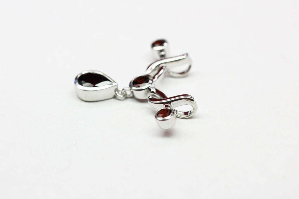 Edler 2,8 Carat blutroter Granatanhanger 925 Silber Collier Kette Silbercollier