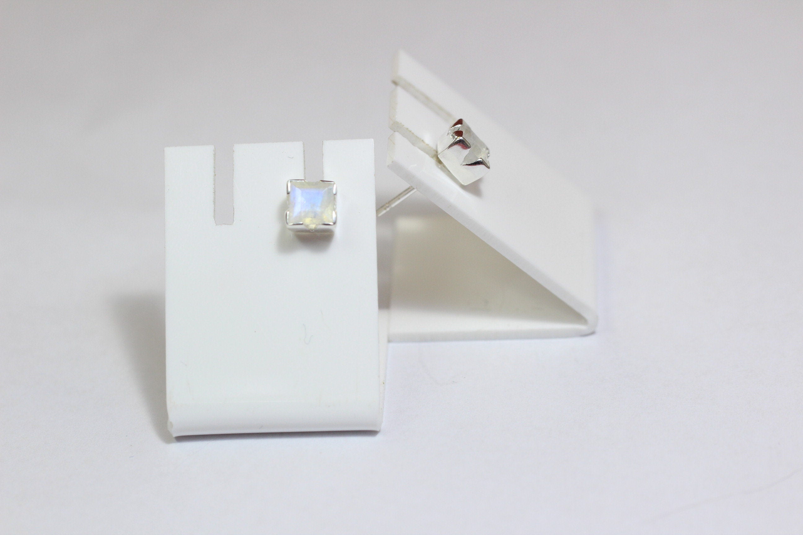 Edler 1,6 Carat Mondlichttopas Ohrstecker 925 Silber Ohrring Ohrschmuck Mondstein