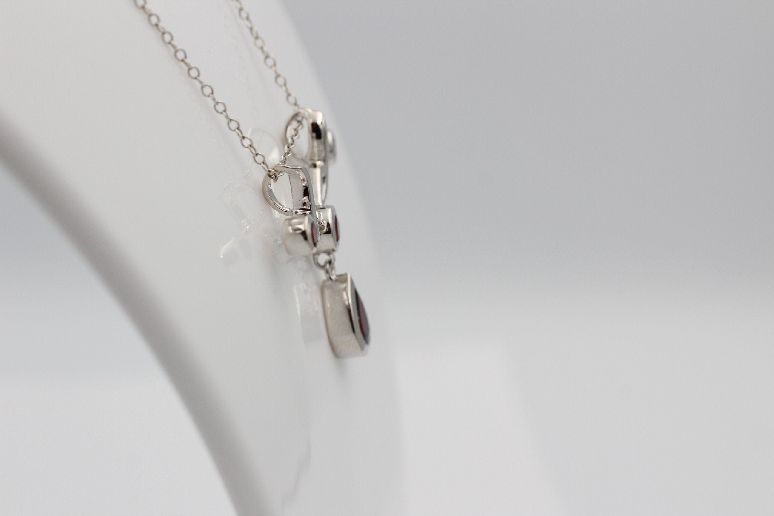 Edler 2,8 Carat blutroter Granatanhanger 925 Silber Collier Kette Silbercollier