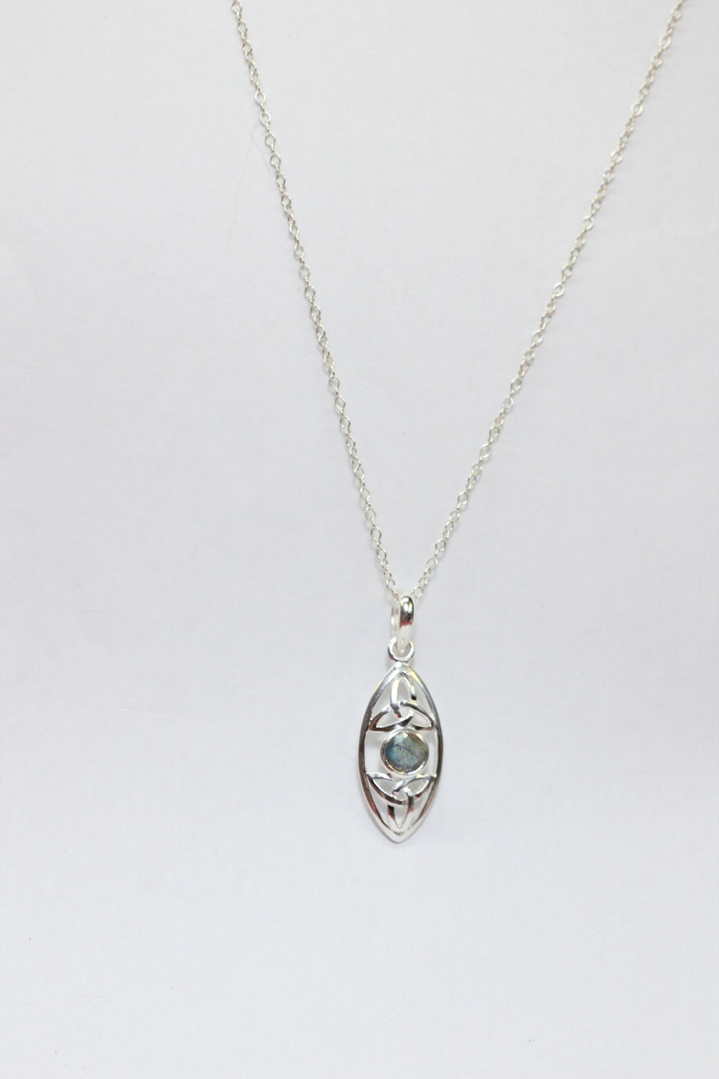 Echter Labradorit Anhänger Silber 925, Schimmernder Edelstein, Designer Kettenanhänger, Boho Schmuck 0,8 ct Naturstein Modernes Silberdesign