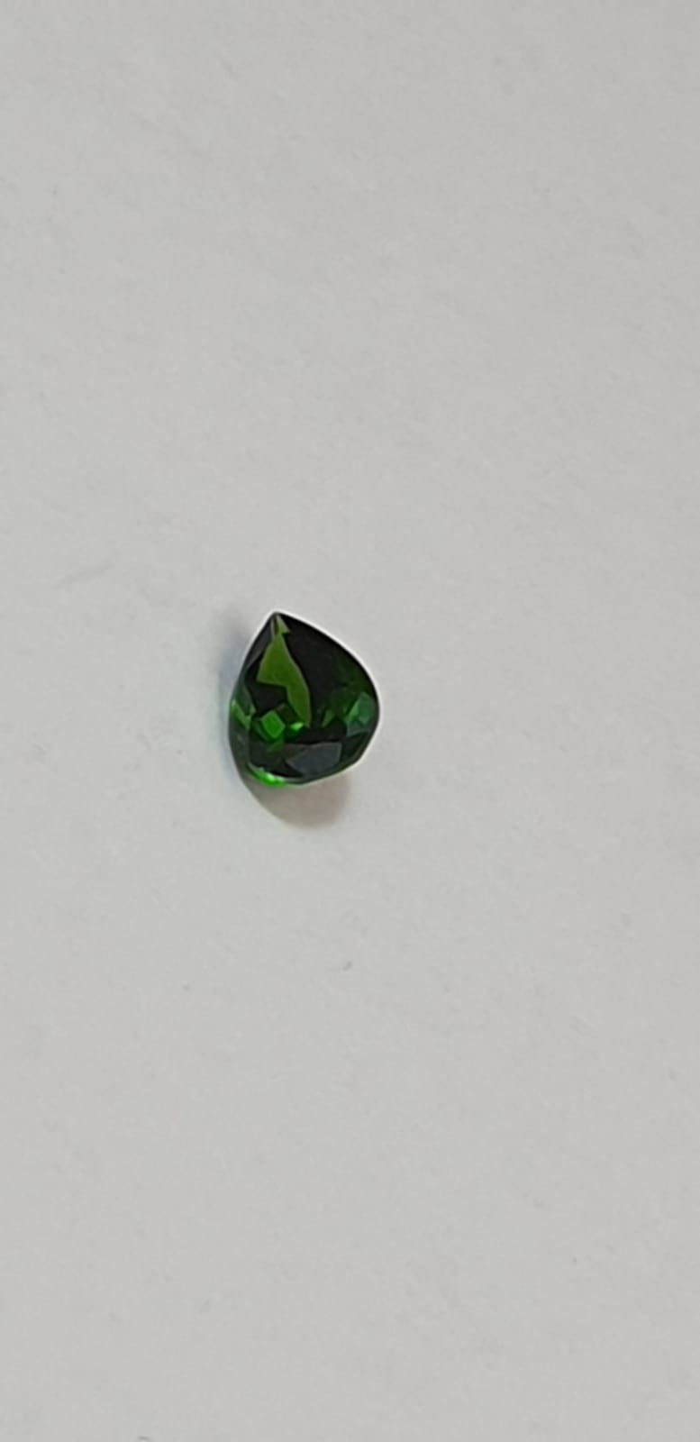 0,69 Carat Chromdiopsid aus Russland Tropfen Schliff AAA Qualitat 7 x 5 mm