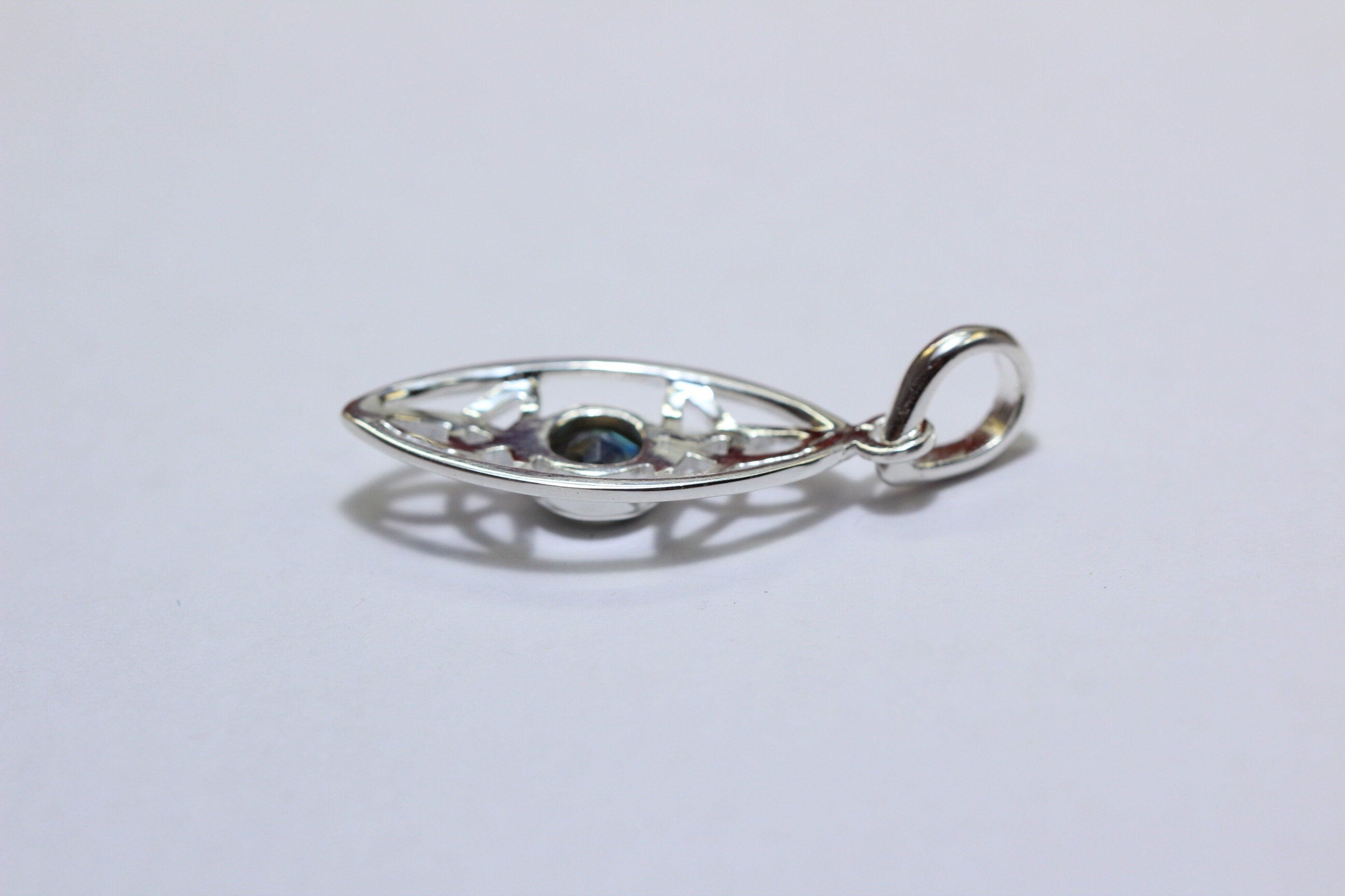 Echter Labradorit Anhänger Silber 925, Schimmernder Edelstein, Designer Kettenanhänger, Boho Schmuck 0,8 ct Naturstein Modernes Silberdesign