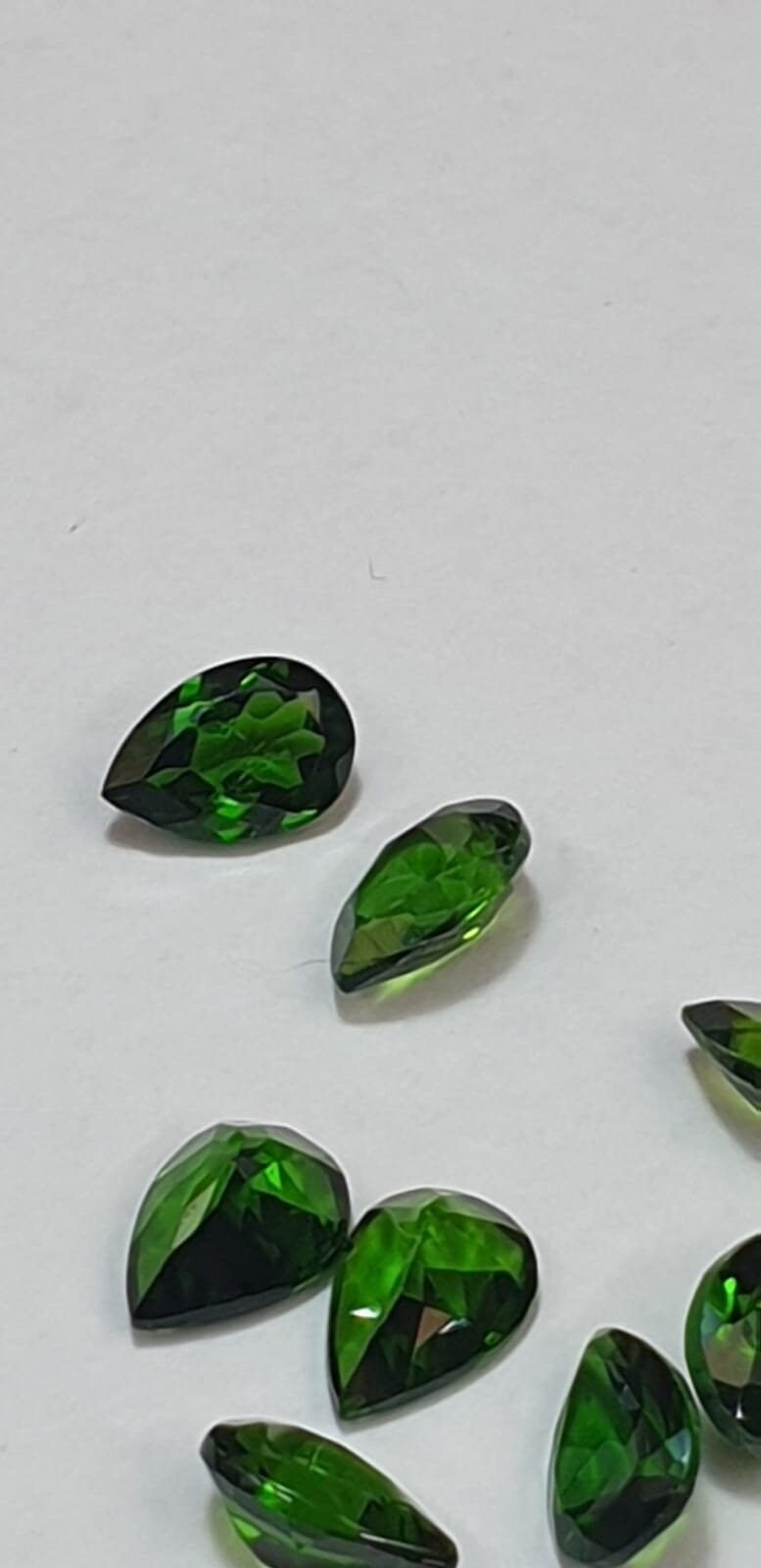 0,69 Carat Chromdiopsid aus Russland Tropfen Schliff AAA Qualitat 7 x 5 mm