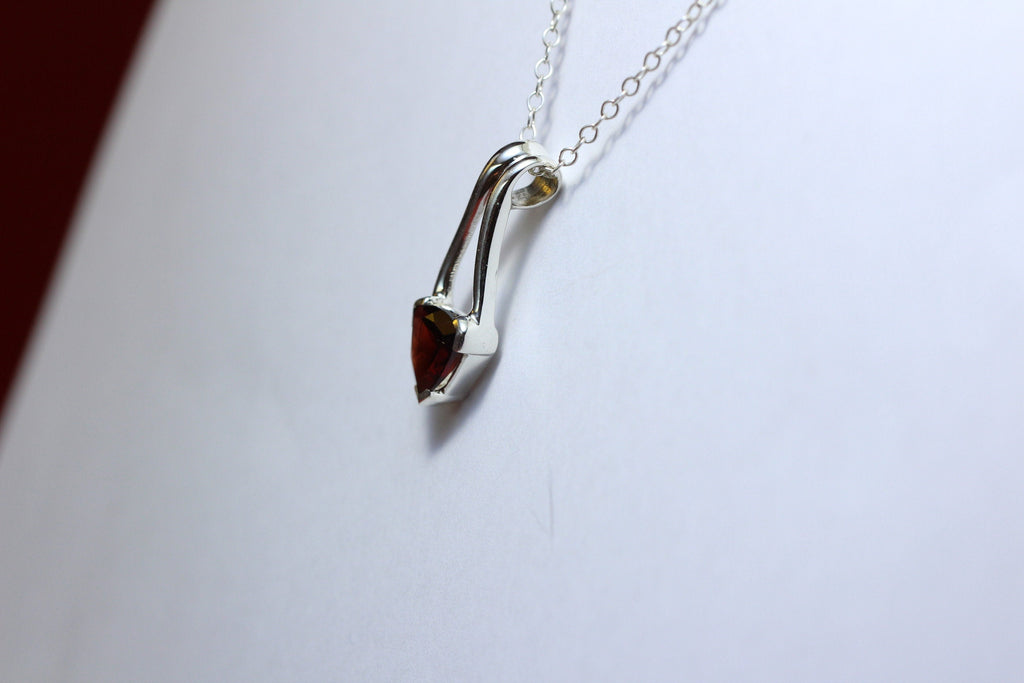Edler 2,0 Carat Granat Anhanger 925 Silber Collier Kette blutroter Edelstein