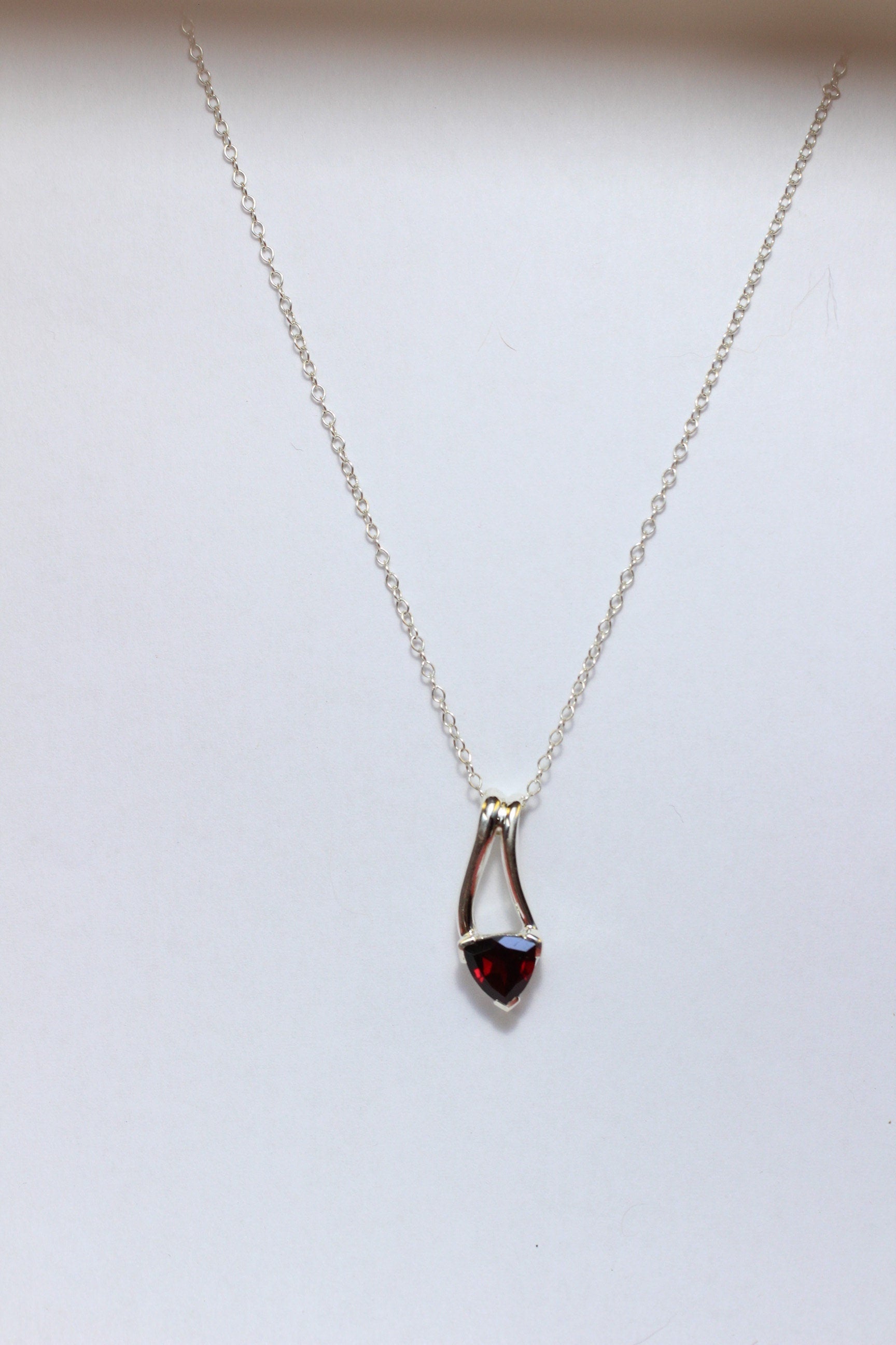 Edler 2,0 Carat Granat Anhanger 925 Silber Collier Kette blutroter Edelstein