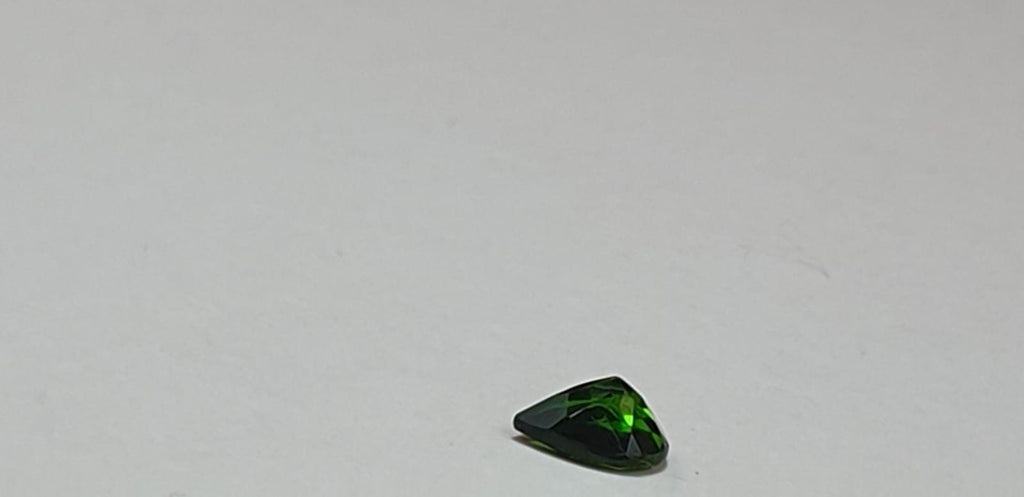0,69 Carat Chromdiopsid aus Russland Tropfen Schliff AAA Qualitat 7 x 5 mm