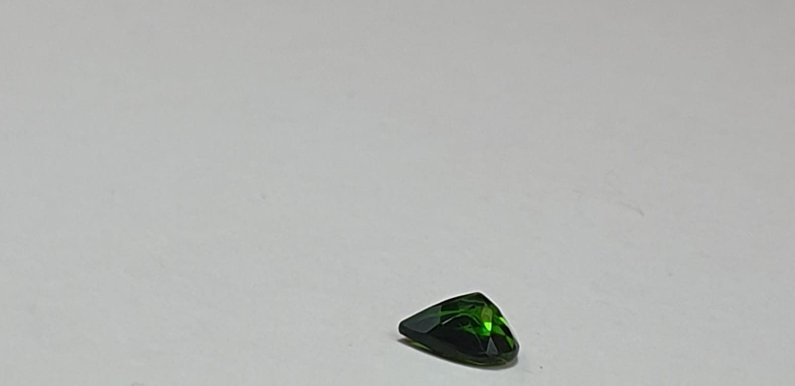 0,69 Carat Chromdiopsid aus Russland Tropfen Schliff AAA Qualitat 7 x 5 mm