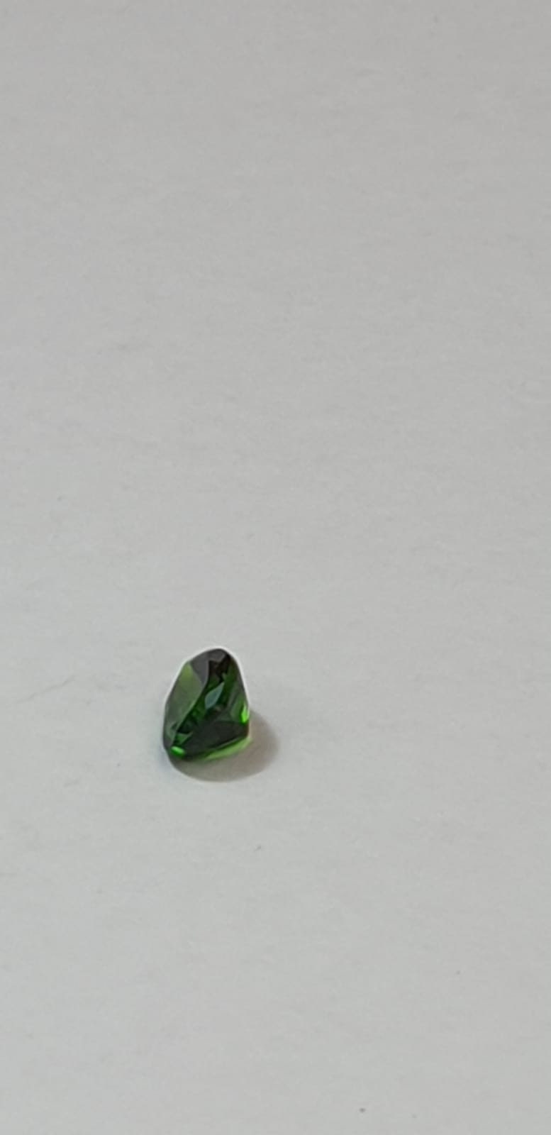 0,69 Carat Chromdiopsid aus Russland Tropfen Schliff AAA Qualitat 7 x 5 mm