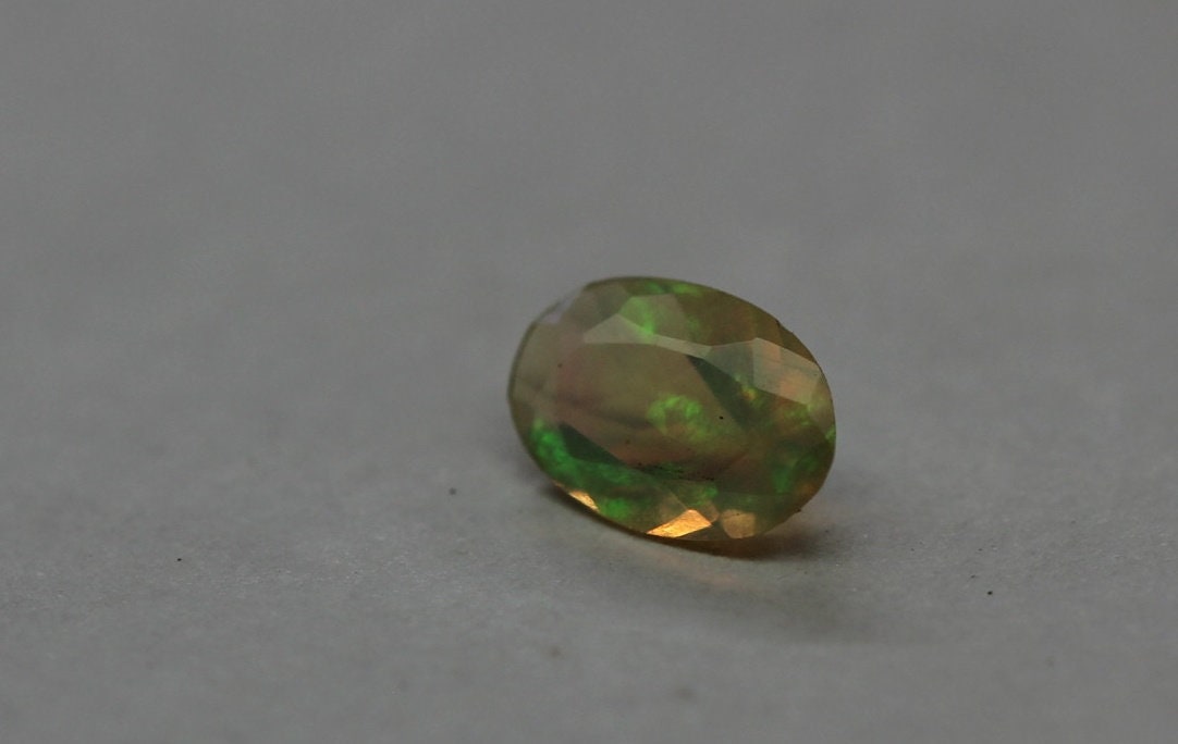 0,25 Carat athiopischer Opal Edelstein Ovalschliff Welo Opal aus Afrika