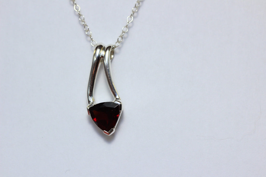 Edler 2,0 Carat Granat Anhanger 925 Silber Collier Kette blutroter Edelstein