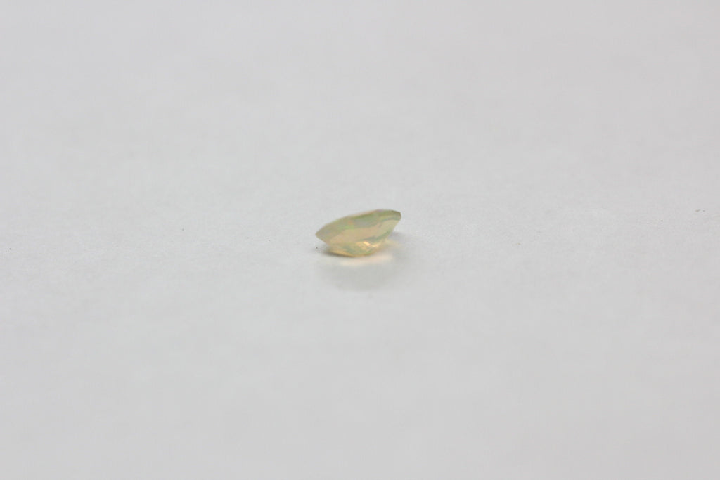 0,25 Carat athiopischer Opal Edelstein Ovalschliff Welo Opal aus Afrika