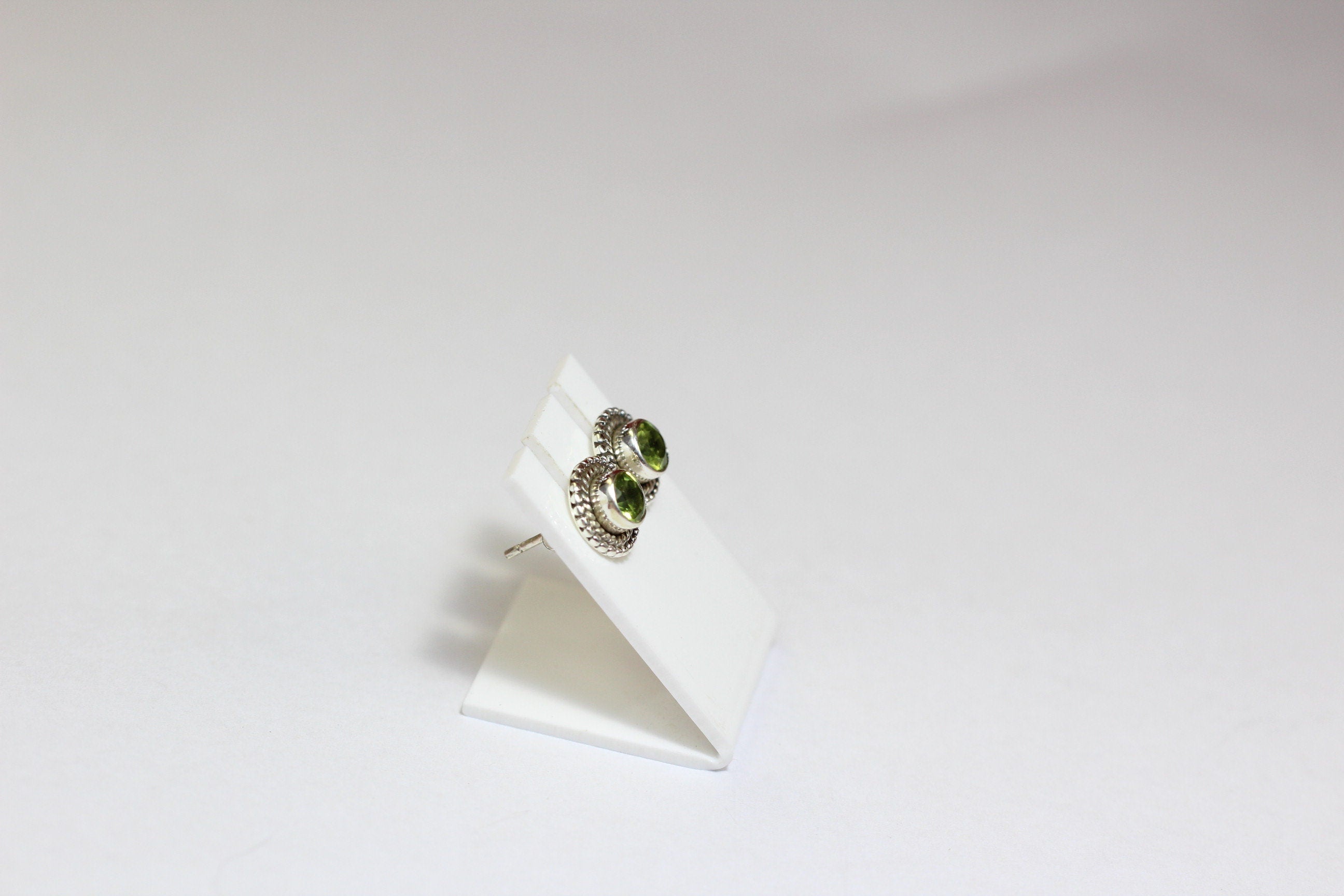 Edler 1,54  Carat Peridot Ohrstecker 925 Silber Olivin Ohrschmuck Edelstein