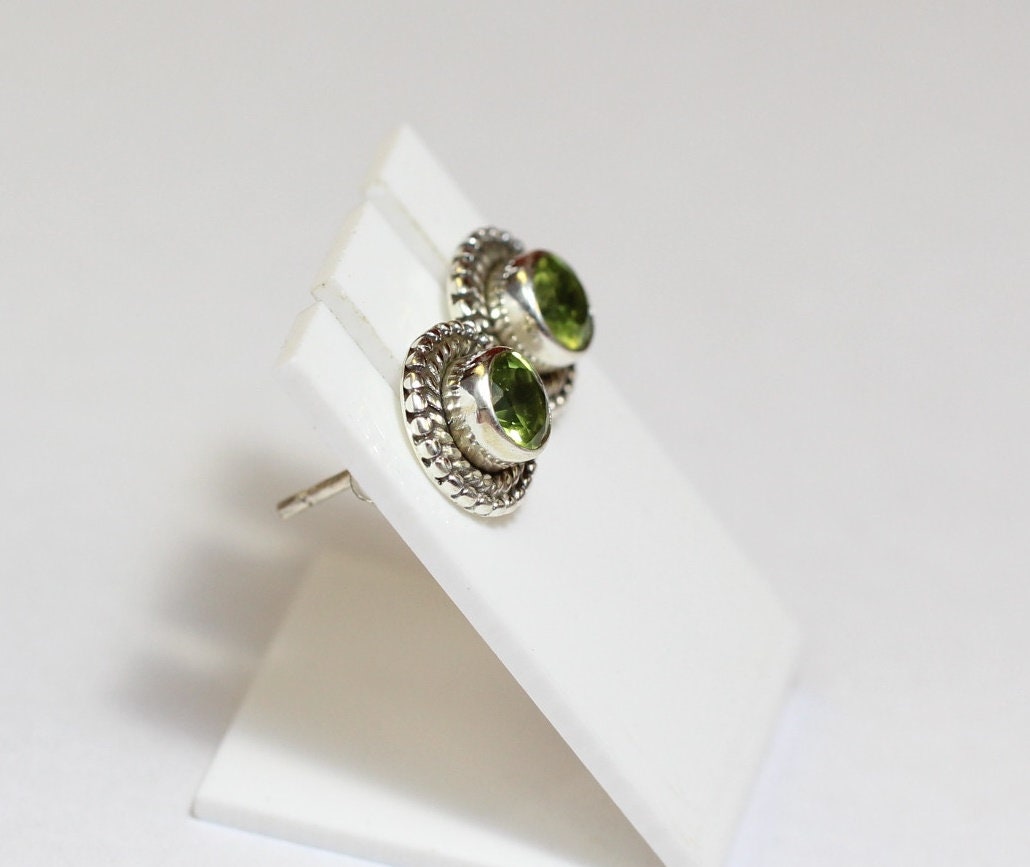 Edler 1,54  Carat Peridot Ohrstecker 925 Silber Olivin Ohrschmuck Edelstein