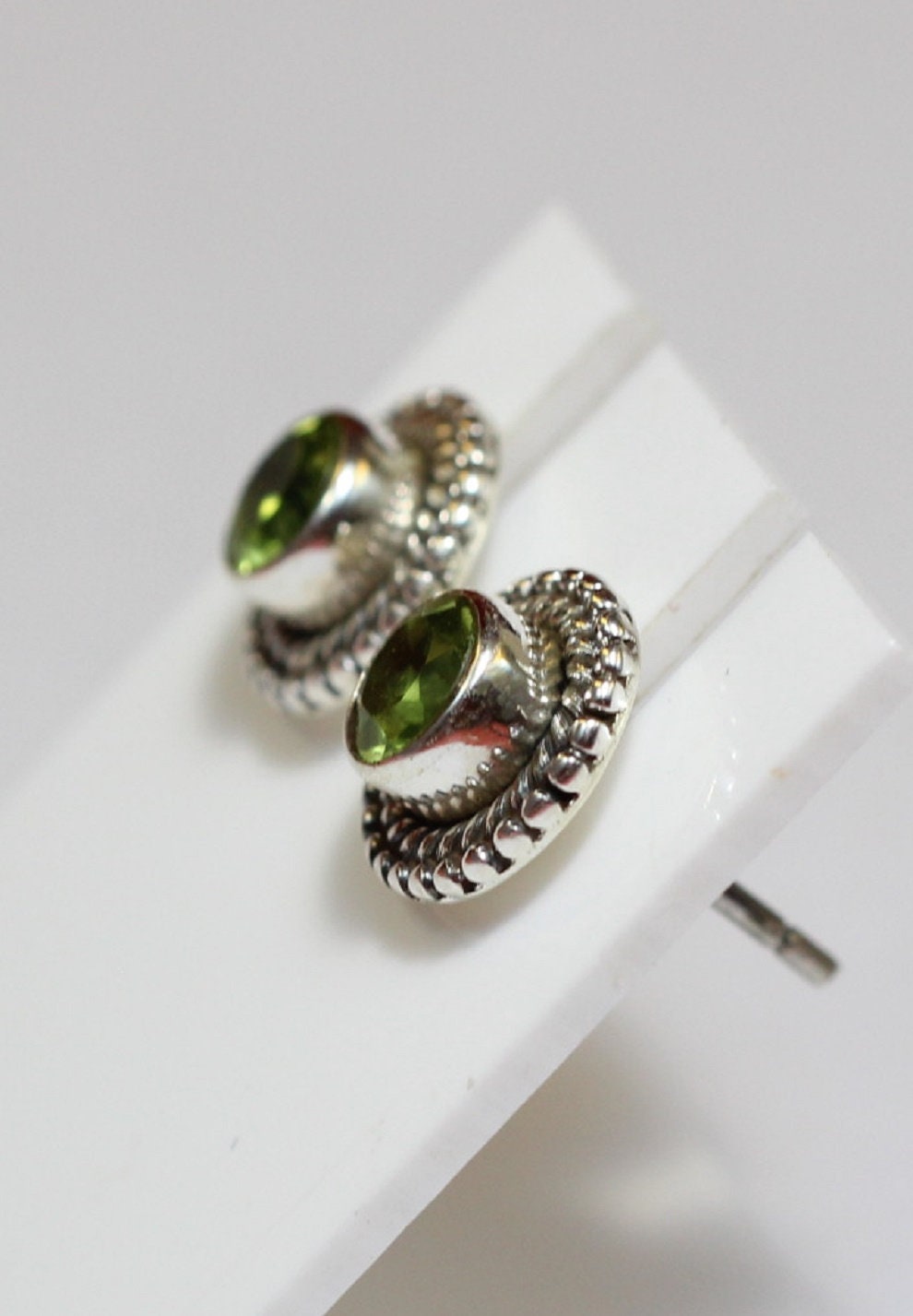 Edler 1,54  Carat Peridot Ohrstecker 925 Silber Olivin Ohrschmuck Edelstein