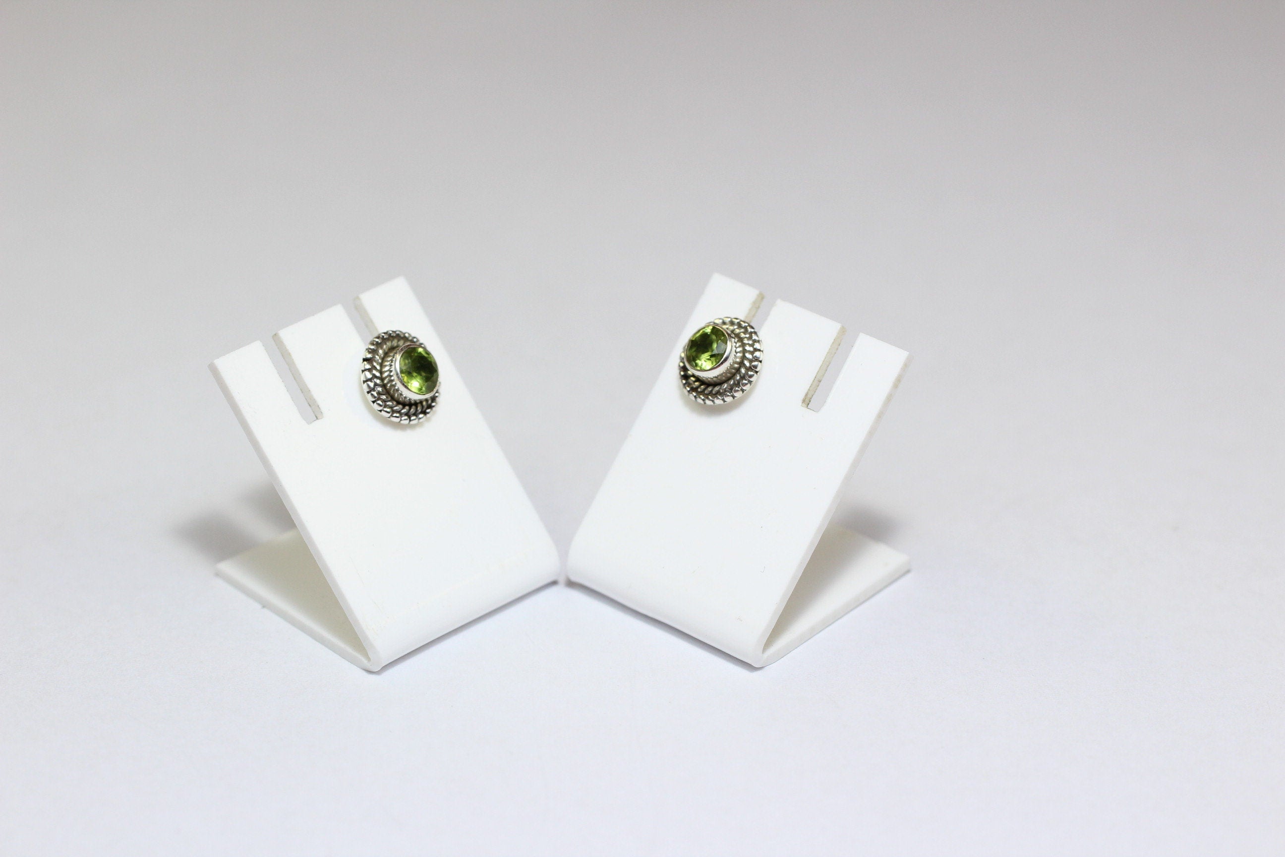 Edler 1,54  Carat Peridot Ohrstecker 925 Silber Olivin Ohrschmuck Edelstein