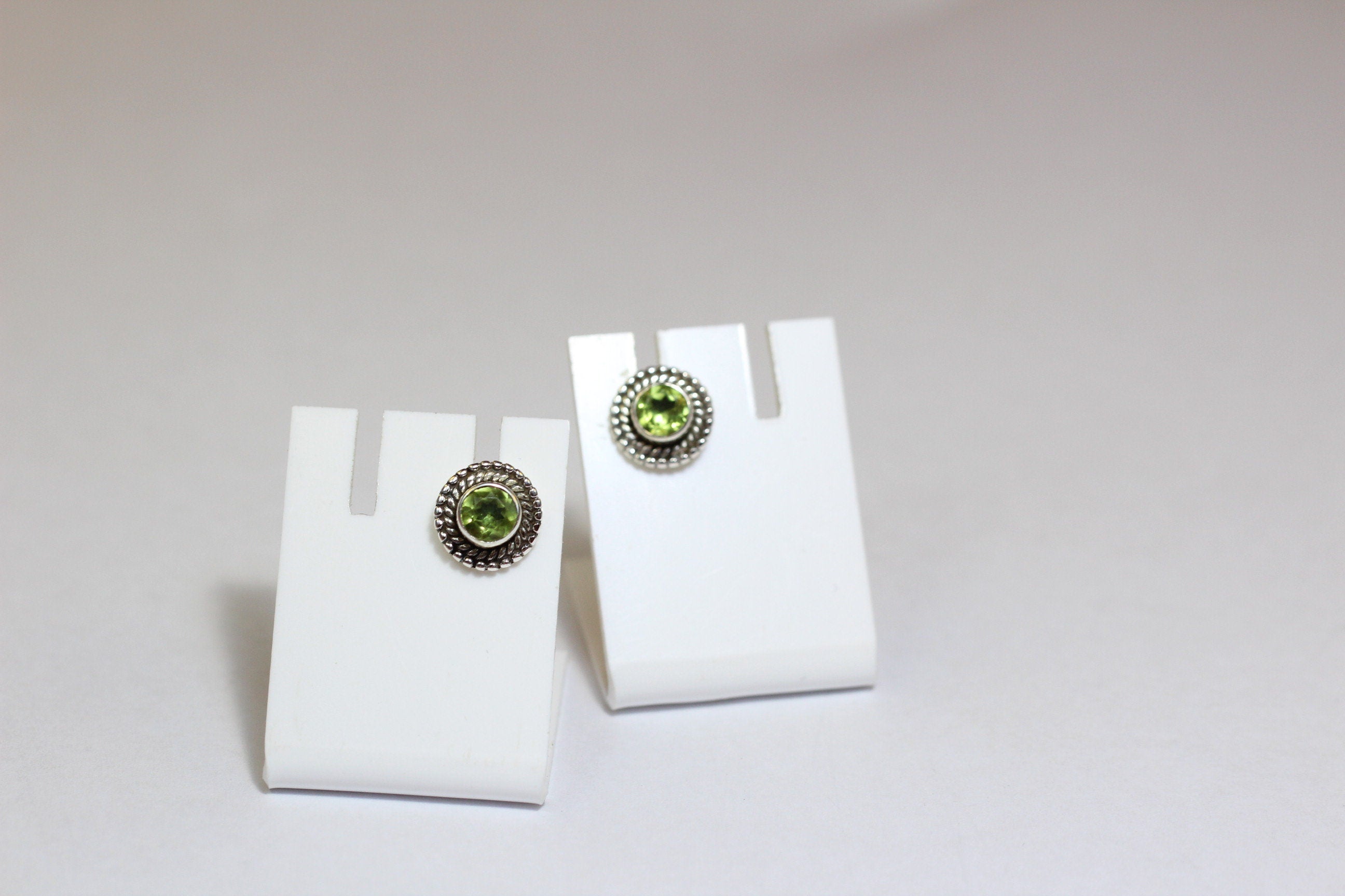Edler 1,54  Carat Peridot Ohrstecker 925 Silber Olivin Ohrschmuck Edelstein