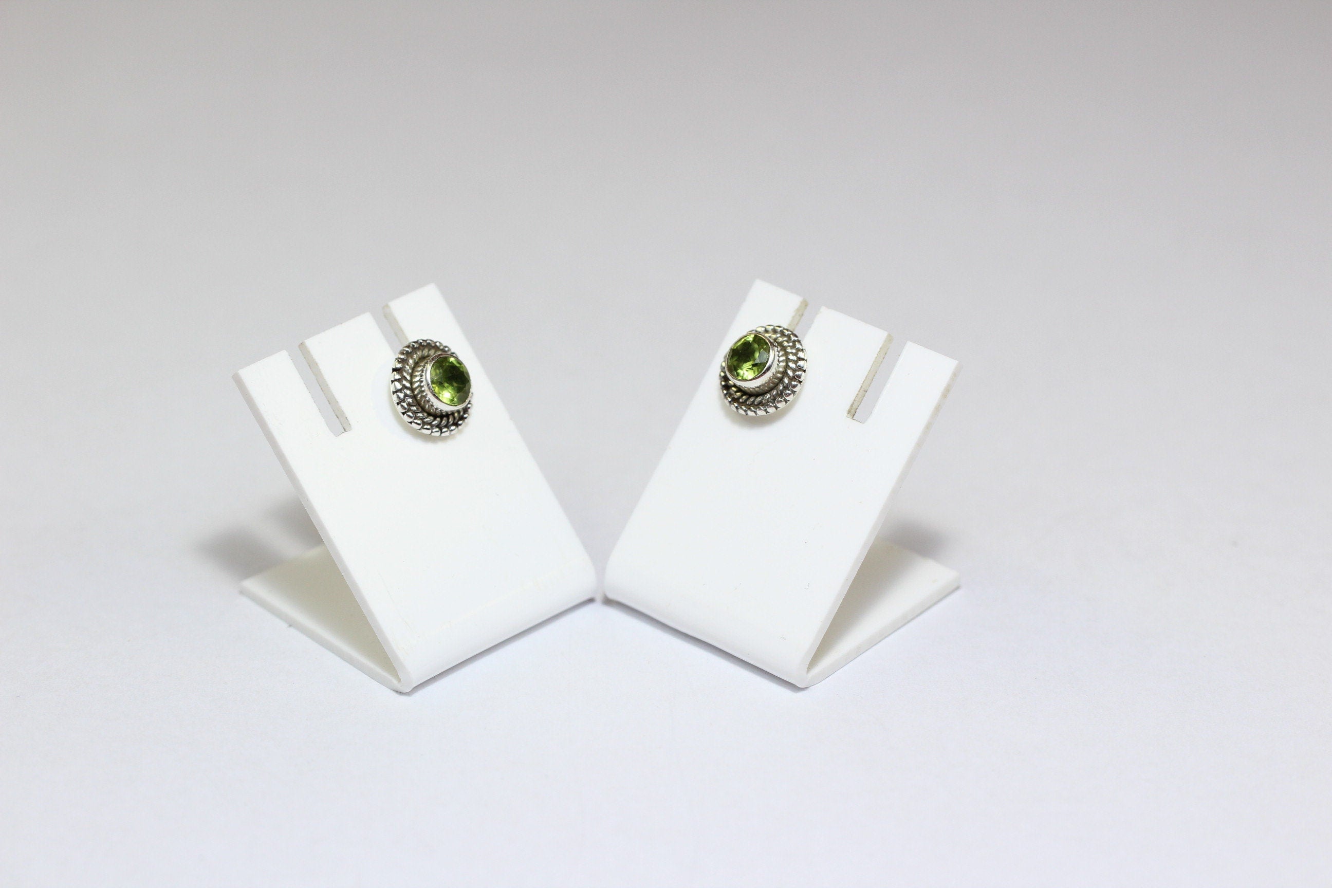 Edler 1,54  Carat Peridot Ohrstecker 925 Silber Olivin Ohrschmuck Edelstein
