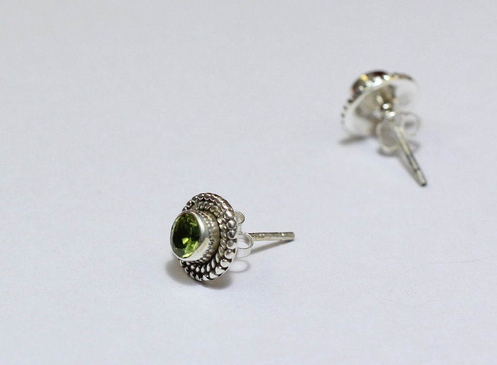 Edler 1,54  Carat Peridot Ohrstecker 925 Silber Olivin Ohrschmuck Edelstein