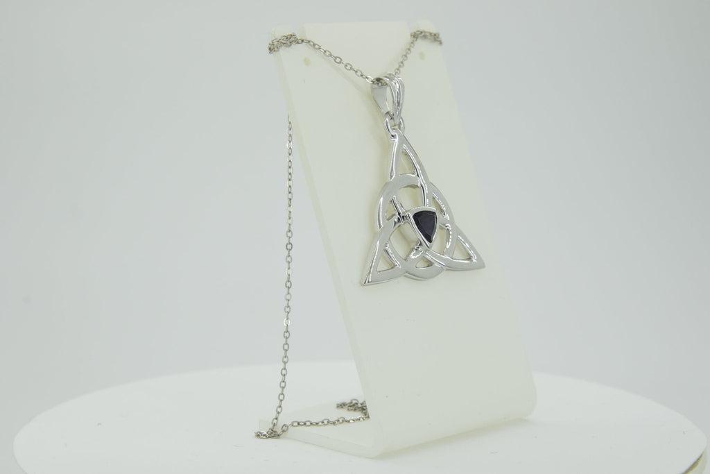 Echter Iolith Anhänger Silber 925, Keltischer Schmuck, Unendlicher Knoten, Kleiner Edelstein Kettenanhänger, 0,8 ct Unikat, Blaues Leuchten