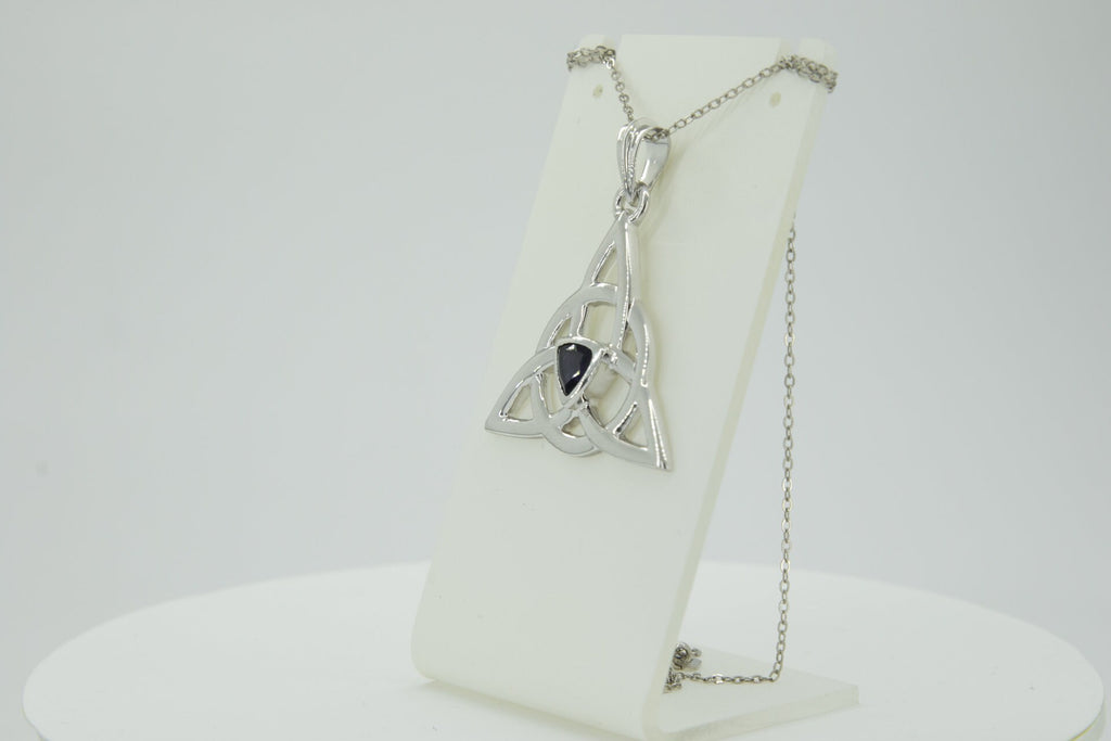 Echter Iolith Anhänger Silber 925, Keltischer Schmuck, Unendlicher Knoten, Kleiner Edelstein Kettenanhänger, 0,8 ct Unikat, Blaues Leuchten