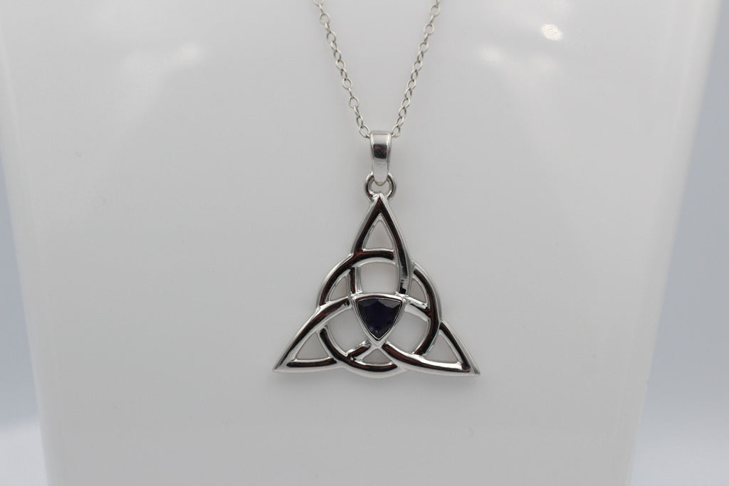 Echter Iolith Anhänger Silber 925, Keltischer Schmuck, Unendlicher Knoten, Kleiner Edelstein Kettenanhänger, 0,8 ct Unikat, Blaues Leuchten