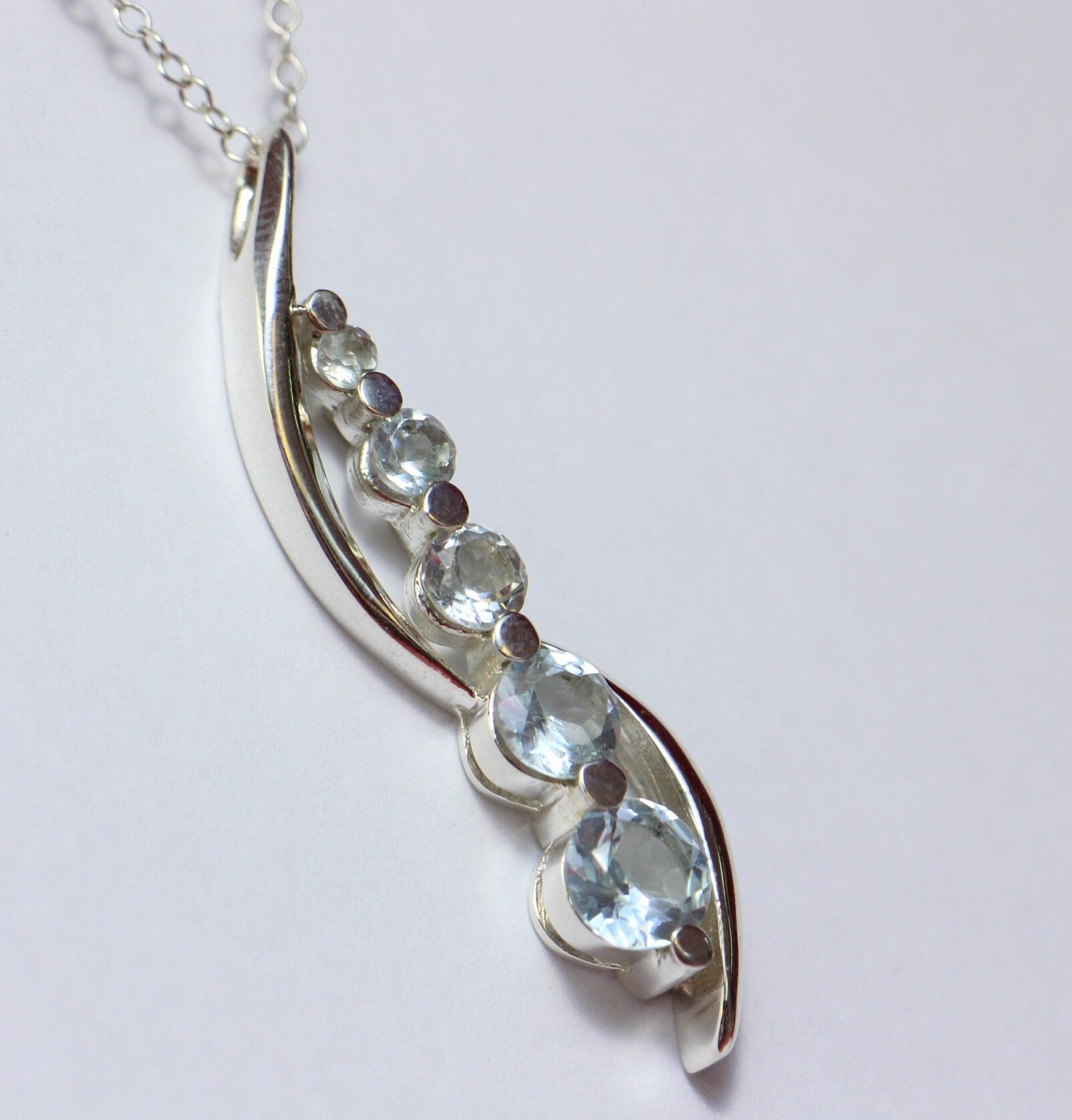 Echter Blautopas Silberanhänger 925, Hellblaue Edelstein Kette, Modernes Collier, Sky Blue Topas Schmuck, Geschenk für Frau, Handgefertigt