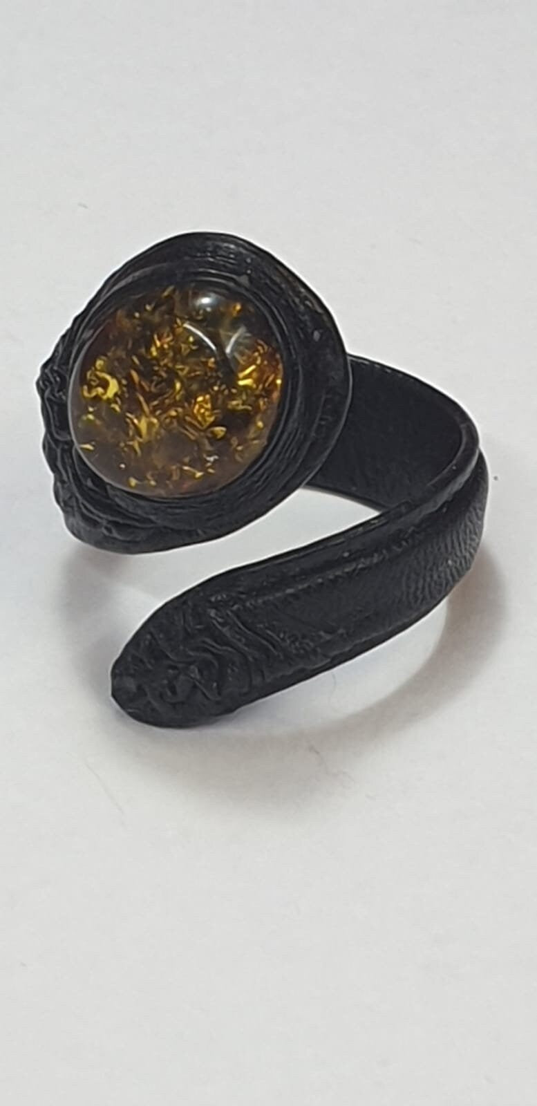 stylischer Bernstein Cabochon Lederring Top Bernstein ca 13 x 10 mm  Unikat