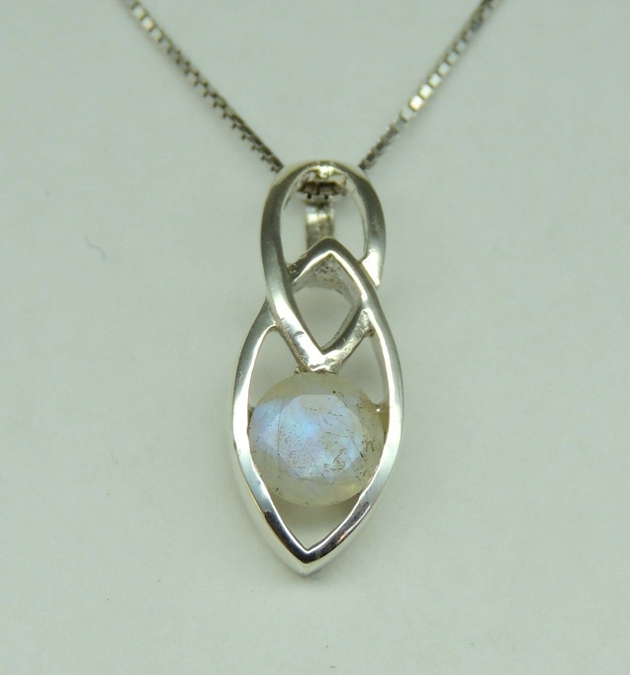 Edler 0,5 Carat Mondlichttopas Anhanger 925 Silber Collier Kette Topas