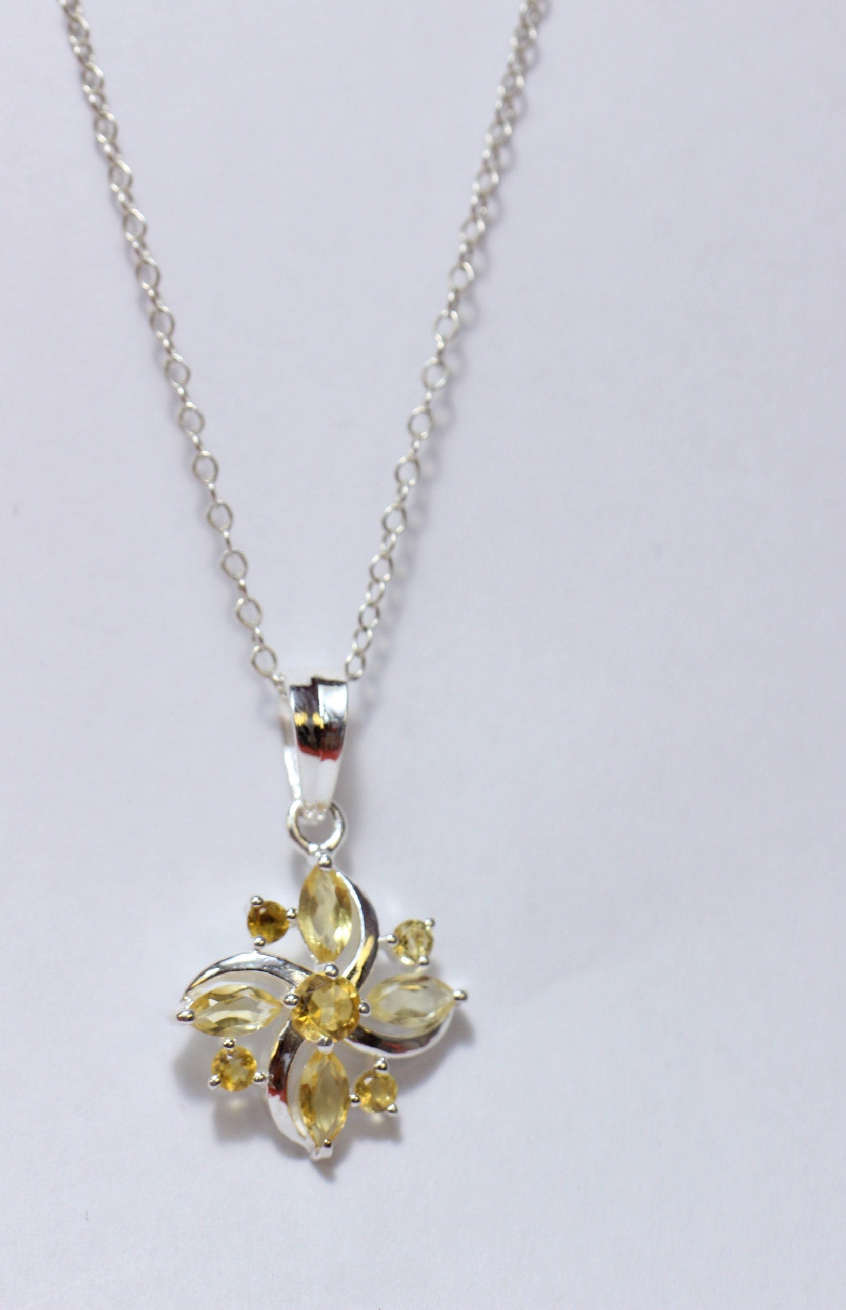 Echter Citrin Anhänger 925 Silber  0,8 Karat Gelber Edelstein Schmuck  Goldener Edelstein Anhänger Handgefertigt  Geschenk für Sie