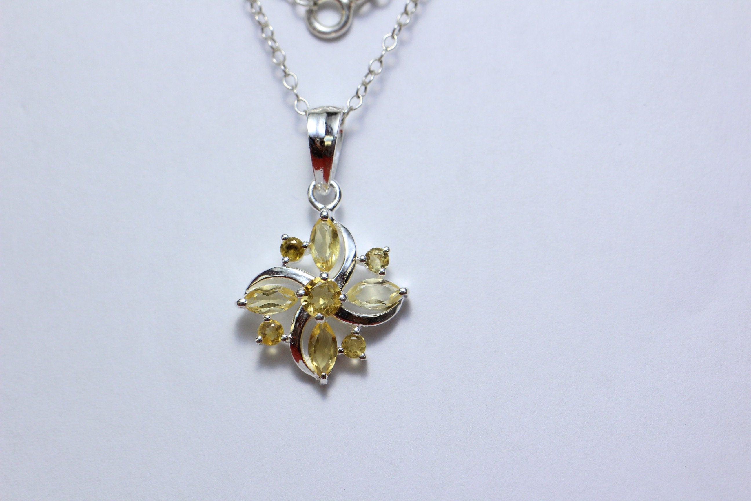 Echter Citrin Anhänger 925 Silber  0,8 Karat Gelber Edelstein Schmuck  Goldener Edelstein Anhänger Handgefertigt  Geschenk für Sie