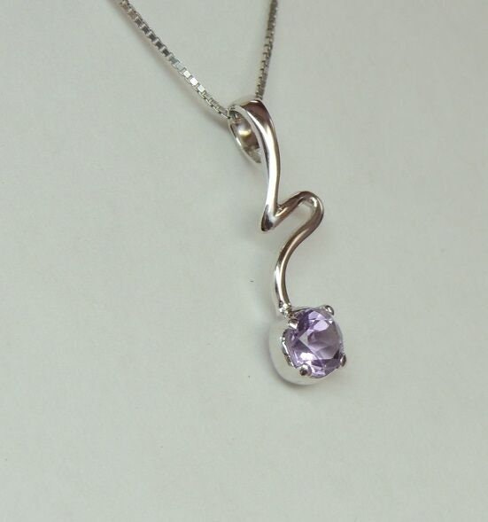 Amethyst Anhänger 925 Silber (ohne Kette) - 0,59 Karat Violetter Edelstein - Handgefertigtes Schmuckstück - Geburtsstein Februar