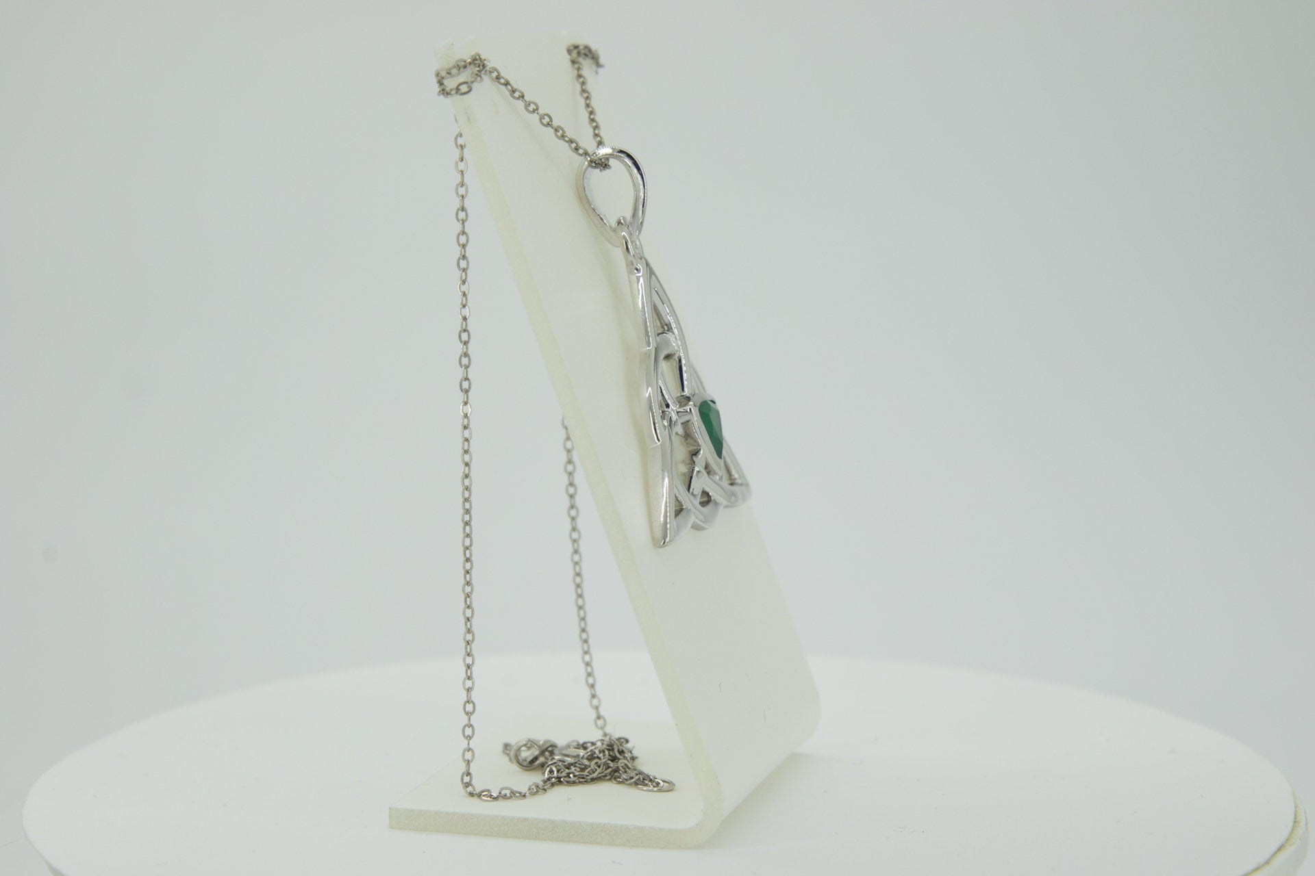 0,8 Carat grüner Onyx Anhanger keltischen Knotenmuster 925 Silber Unendllichkeit