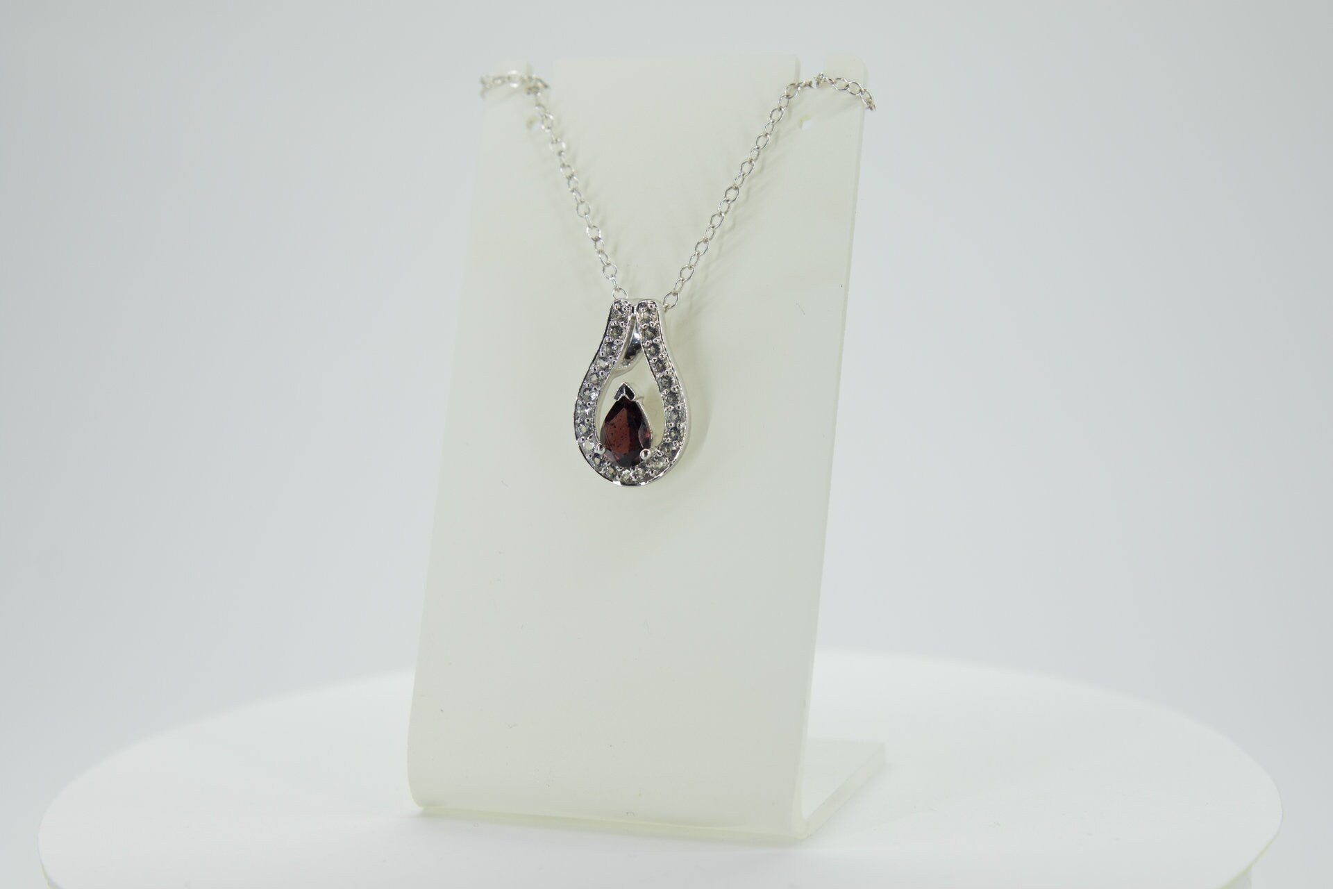 0,65 Carat Granat Anhanger 925 Silber weisstopas 925 Silber Collier Kette