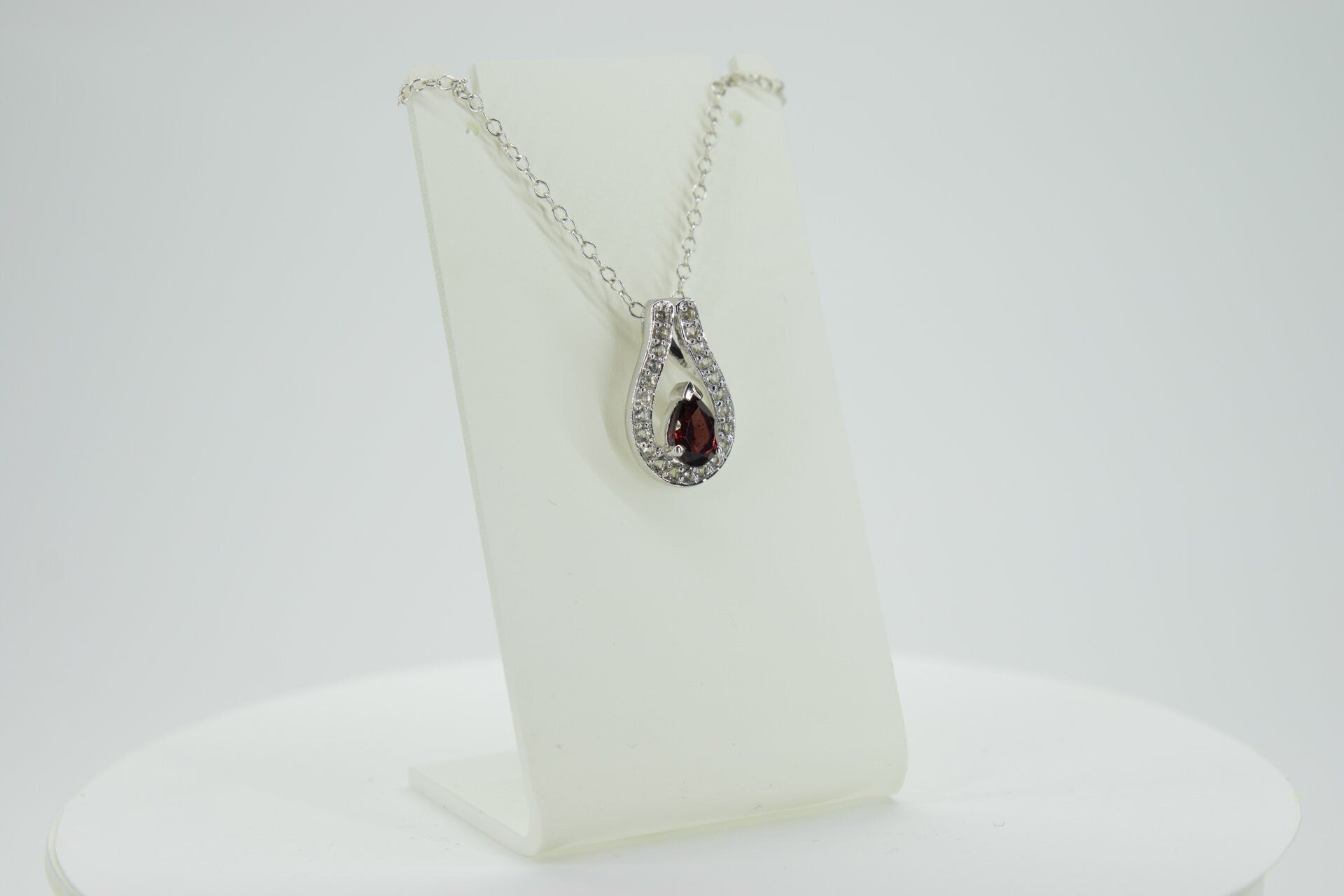 0,65 Carat Granat Anhanger 925 Silber weisstopas 925 Silber Collier Kette