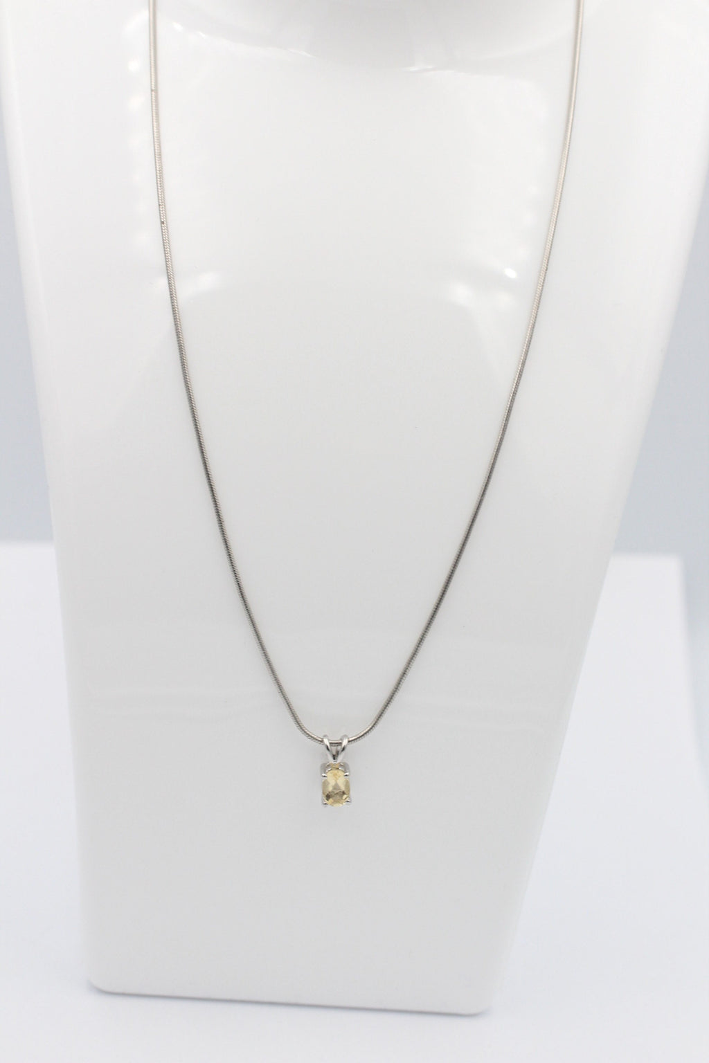 Edler 0,70 Carat Citrin Anhanger 925 Silber Collier Kette gelber Edelstein