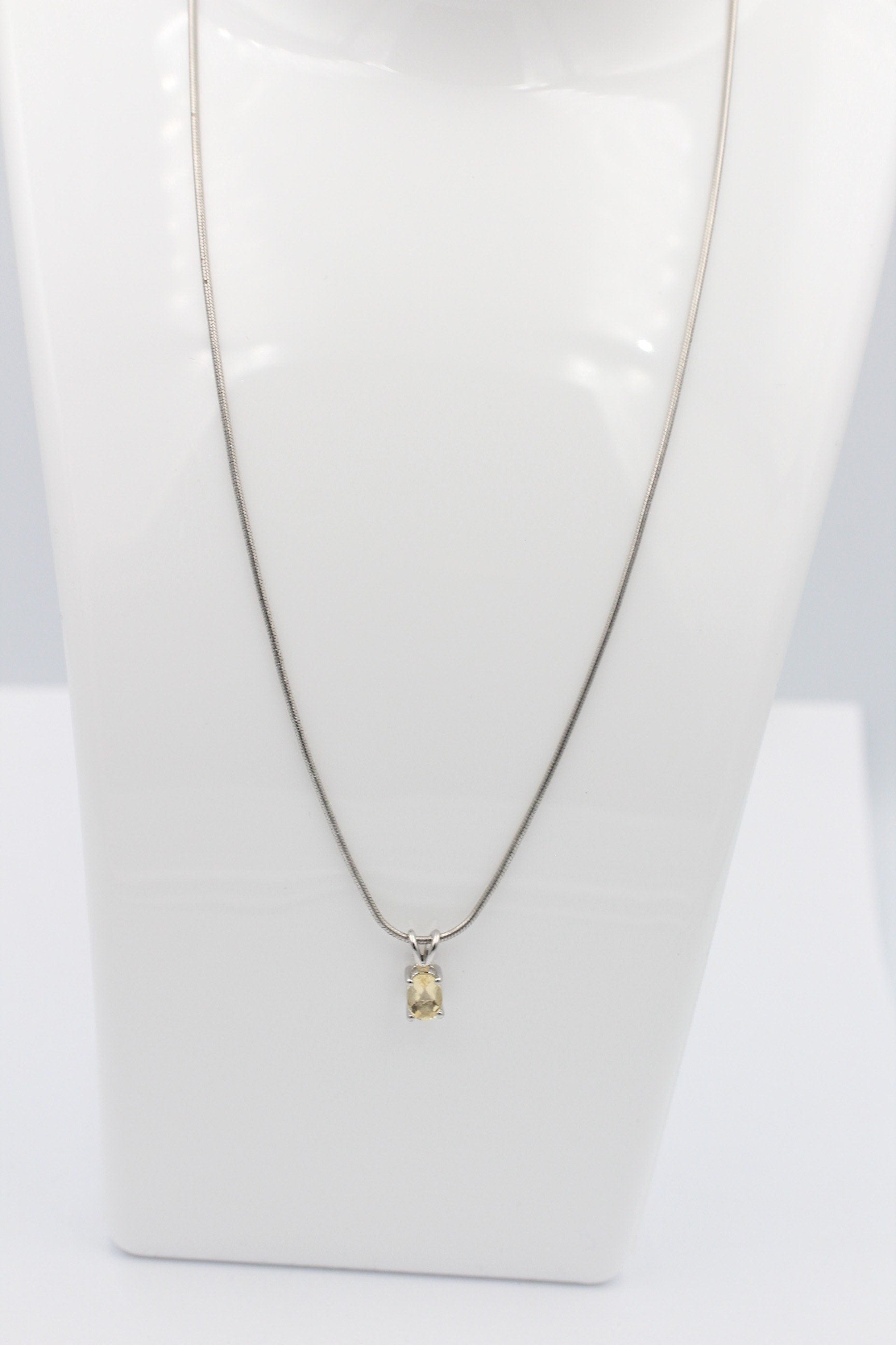 Edler 0,70 Carat Citrin Anhanger 925 Silber Collier Kette gelber Edelstein