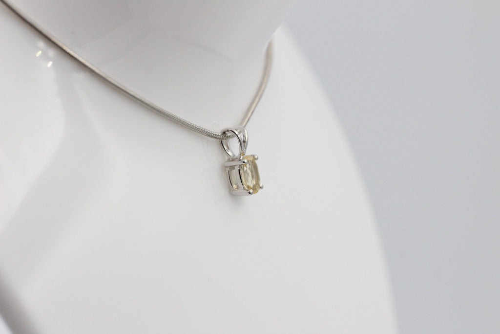 Edler 0,70 Carat Citrin Anhanger 925 Silber Collier Kette gelber Edelstein