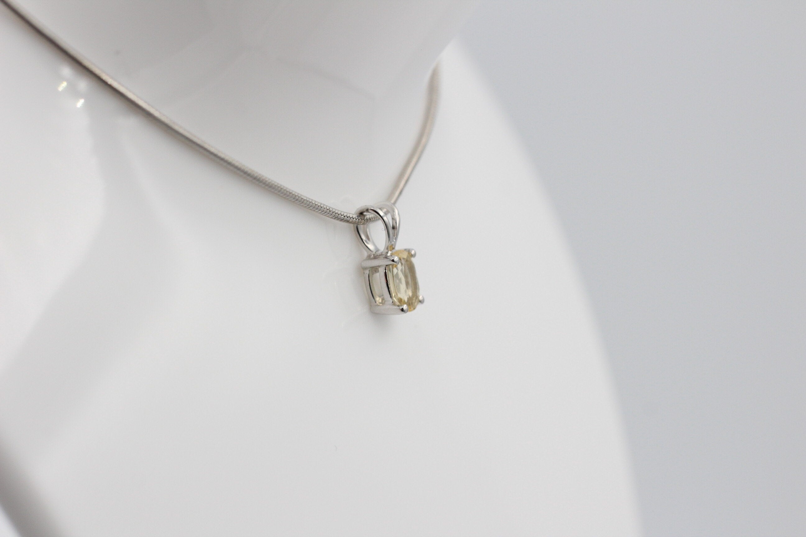 Edler 0,70 Carat Citrin Anhanger 925 Silber Collier Kette gelber Edelstein