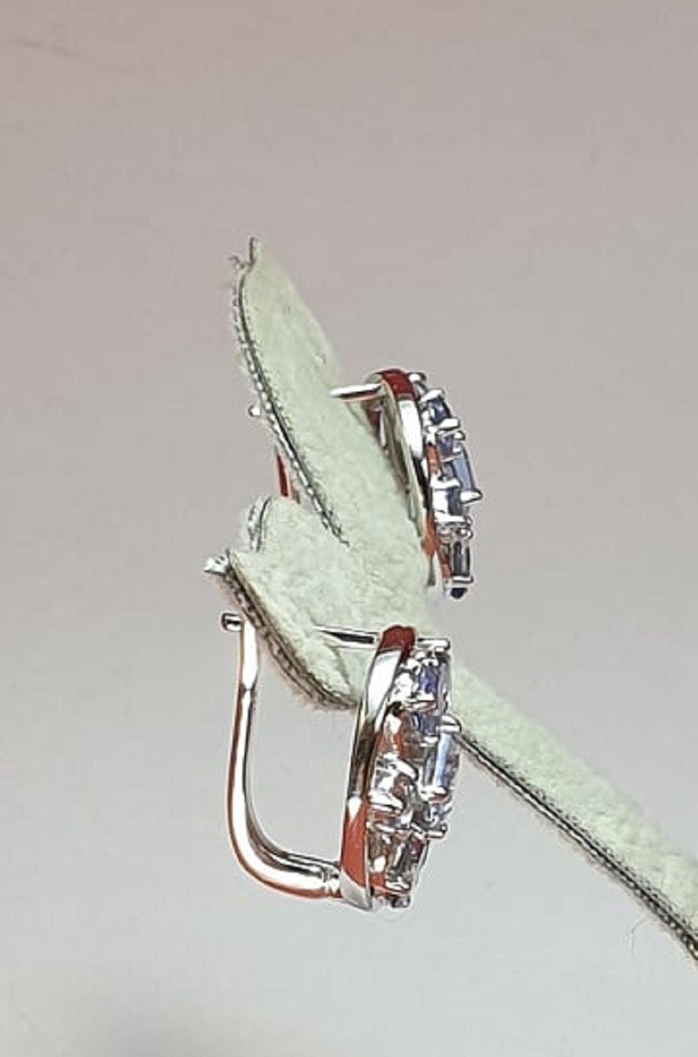 Design pur 7,4 Carat Iolith Ohrschmuck 925 Silber Ohrstecker Ohrring Wassersaphir